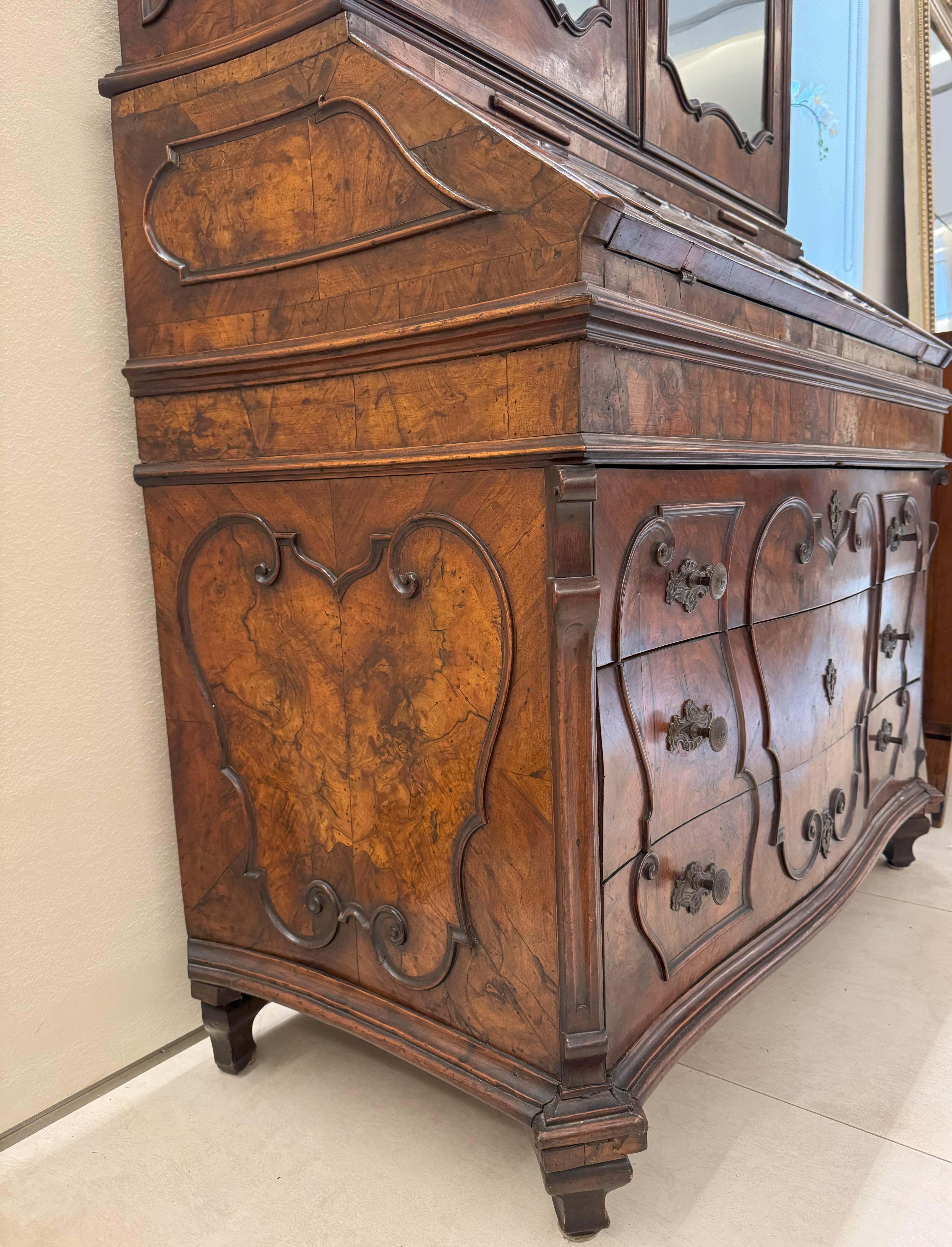 Trumeau lastronato in radica, Lombardia, XVIII secolo Madera en venta