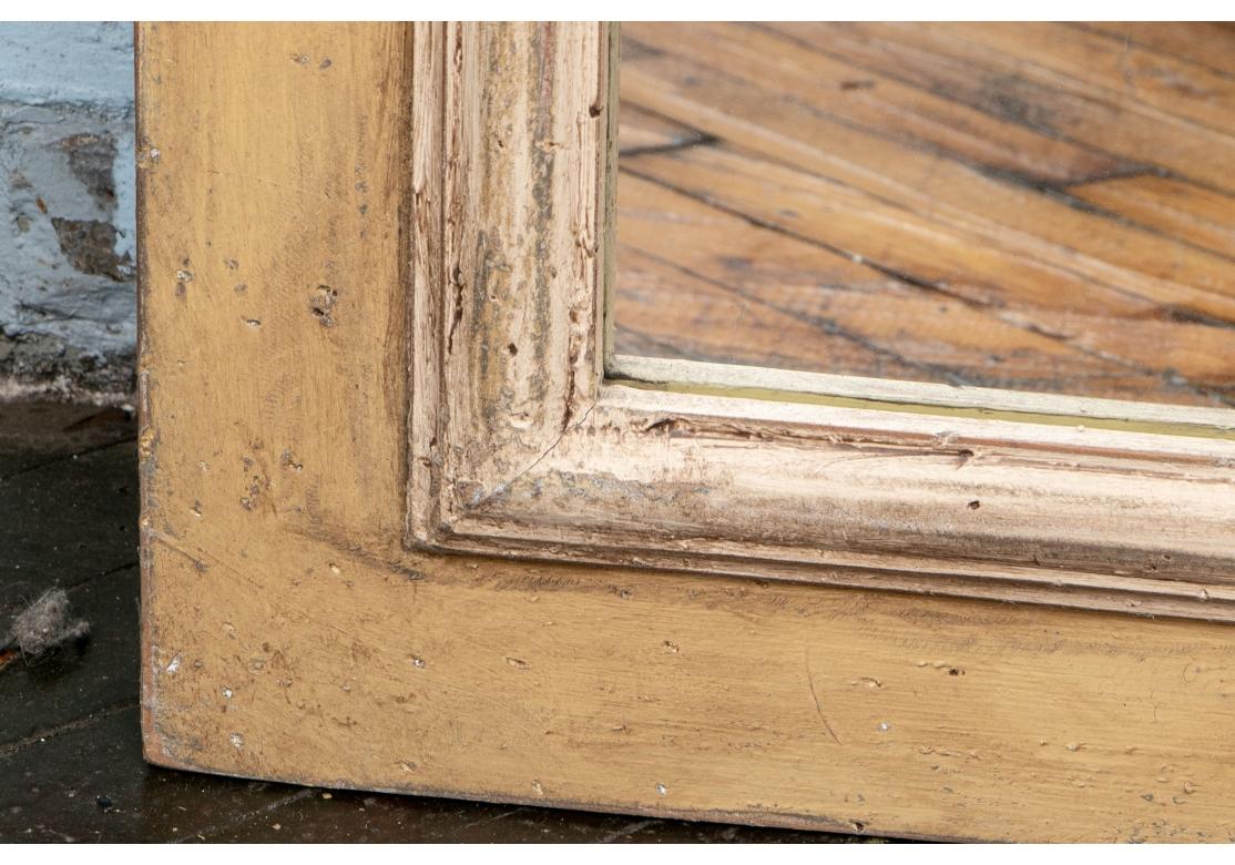 Specchio Trumeau con cornice in Wood Wood lavato con uccellini e festoni In condizioni discrete in vendita a Bridgeport, CT