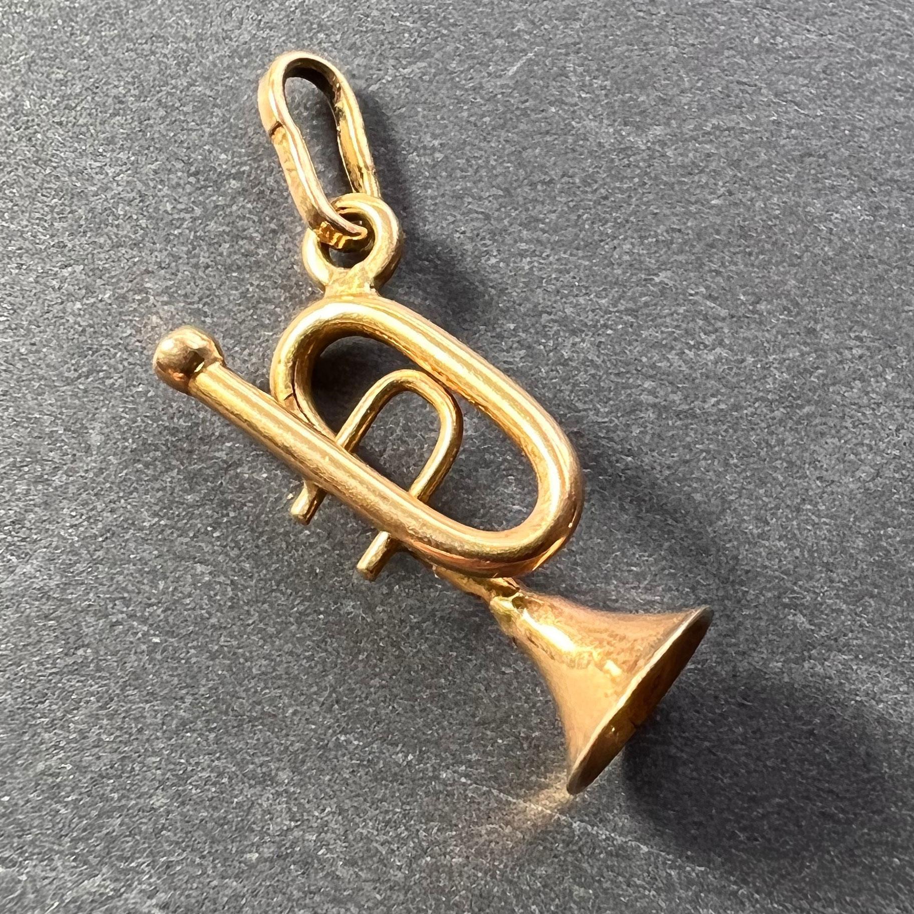 An 18 karat (18K) yellow gold charm pendant designed as a trumpet. Stamped 750 for 18 karat gold to the bail.
 
Dimensions: 1.9 x 1.1 x 0.65 cm (not including jump ring)
Weight: 1.42 grams
