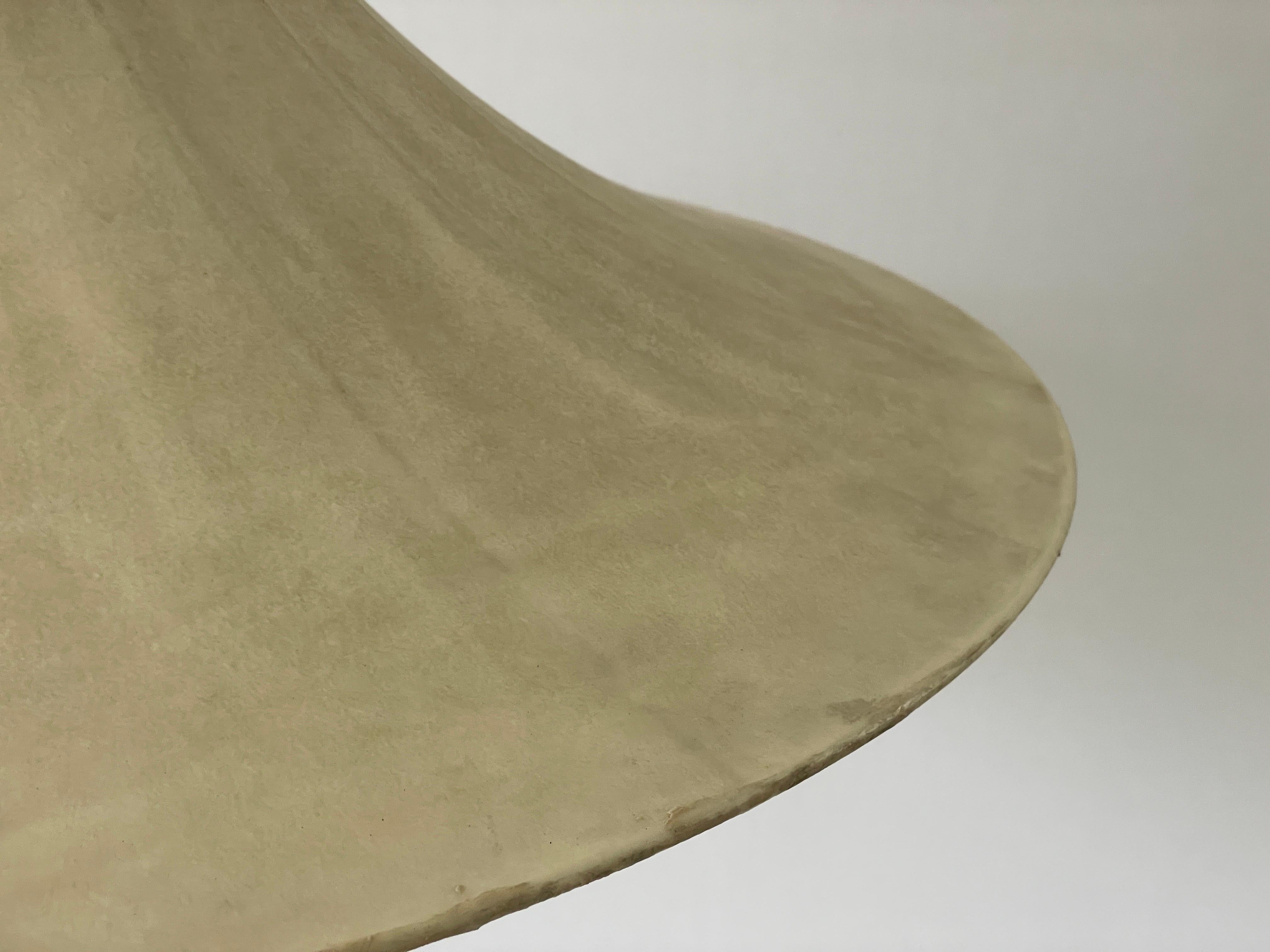 Lampada a sospensione a bozzolo grande di Trumpet Design, anni '60, Italia in vendita 1