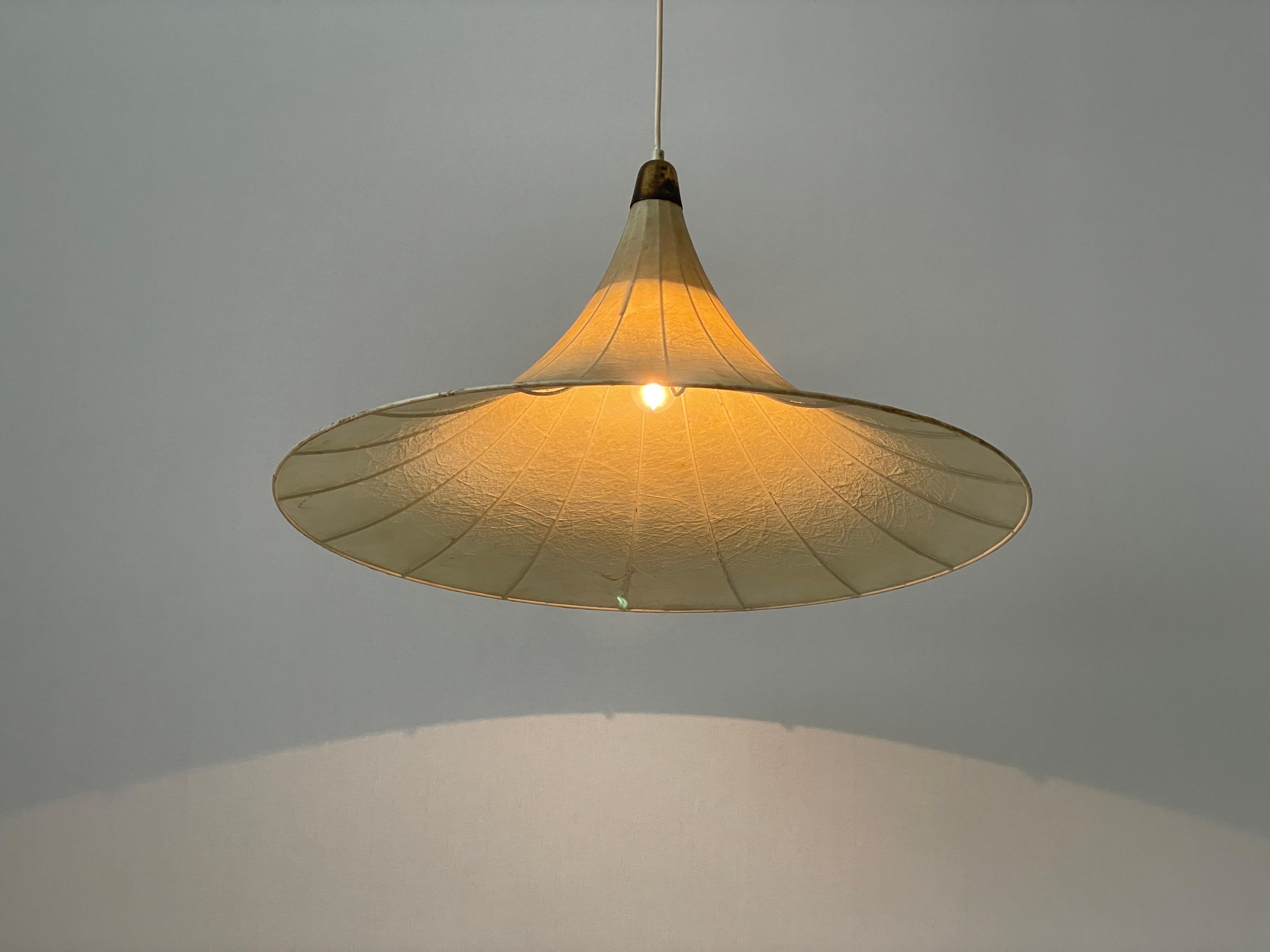 Lampada a sospensione a bozzolo grande di Trumpet Design, anni '60, Italia in vendita 2