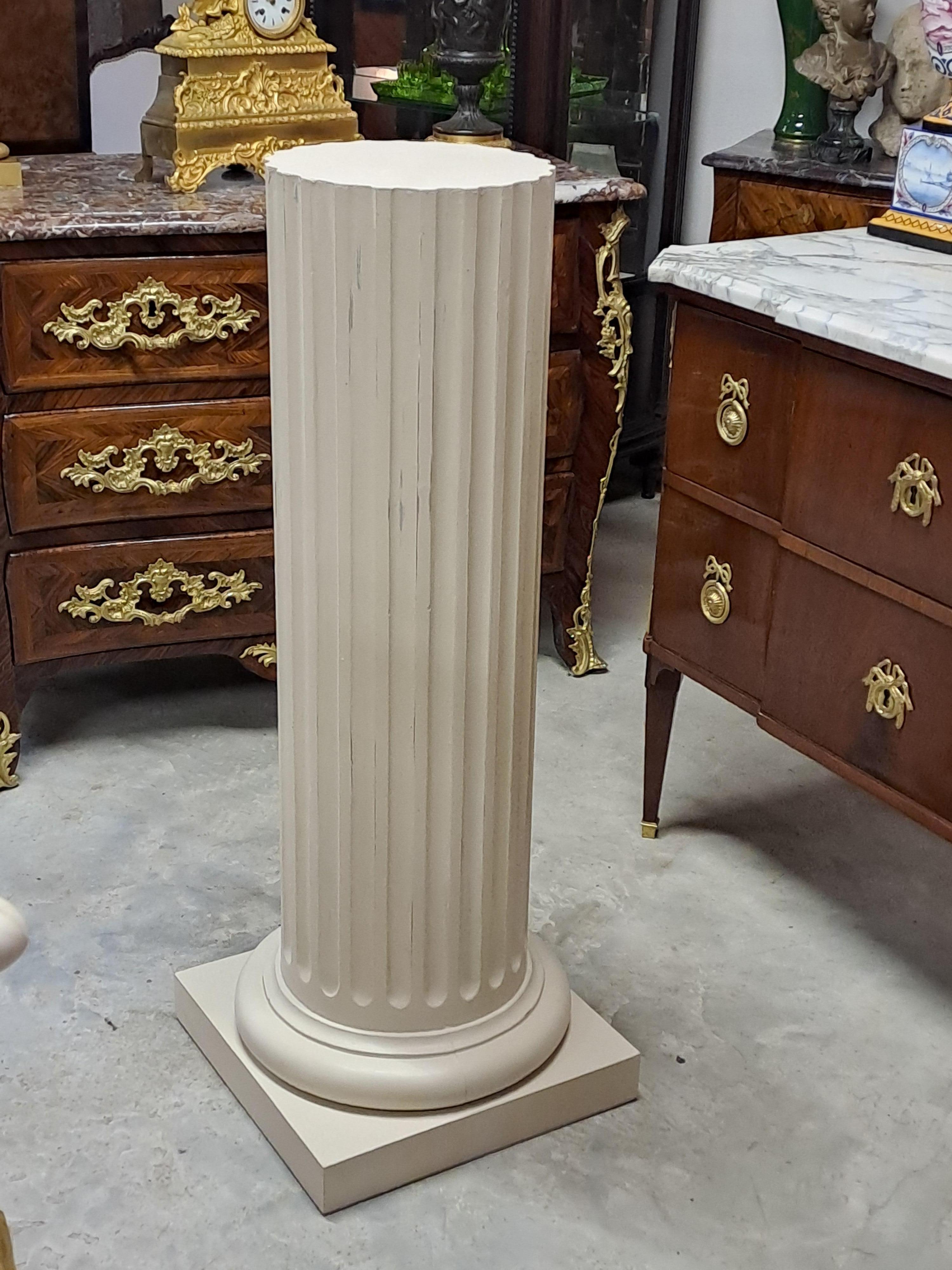 Truncated Column With Flutes In Lacquered Wood For Sale 4