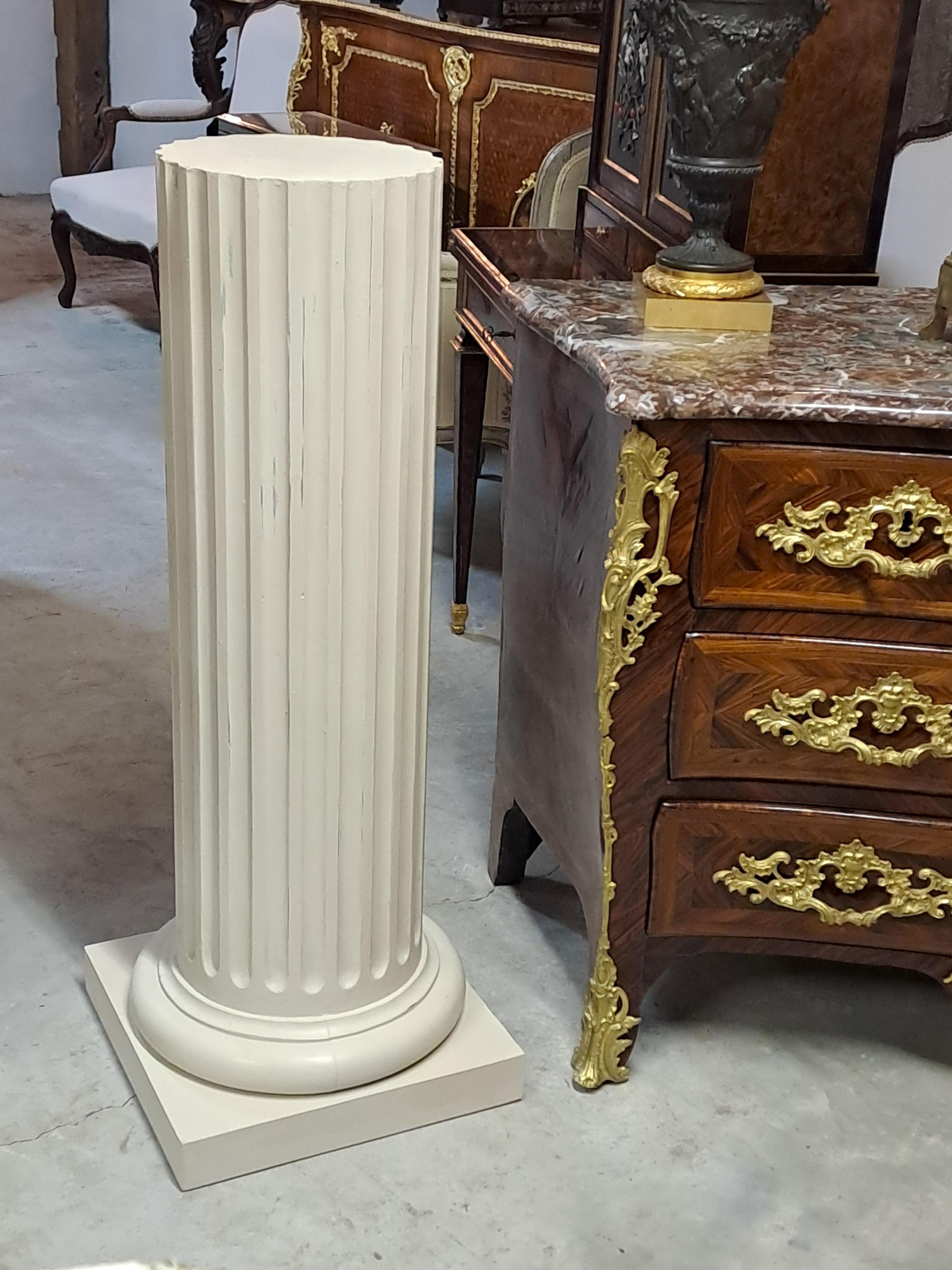 Truncated Column With Flutes In Lacquered Wood For Sale 5