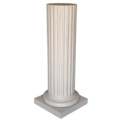 Truncated Column mit Flöten aus lackiertem Holz mit Flöten