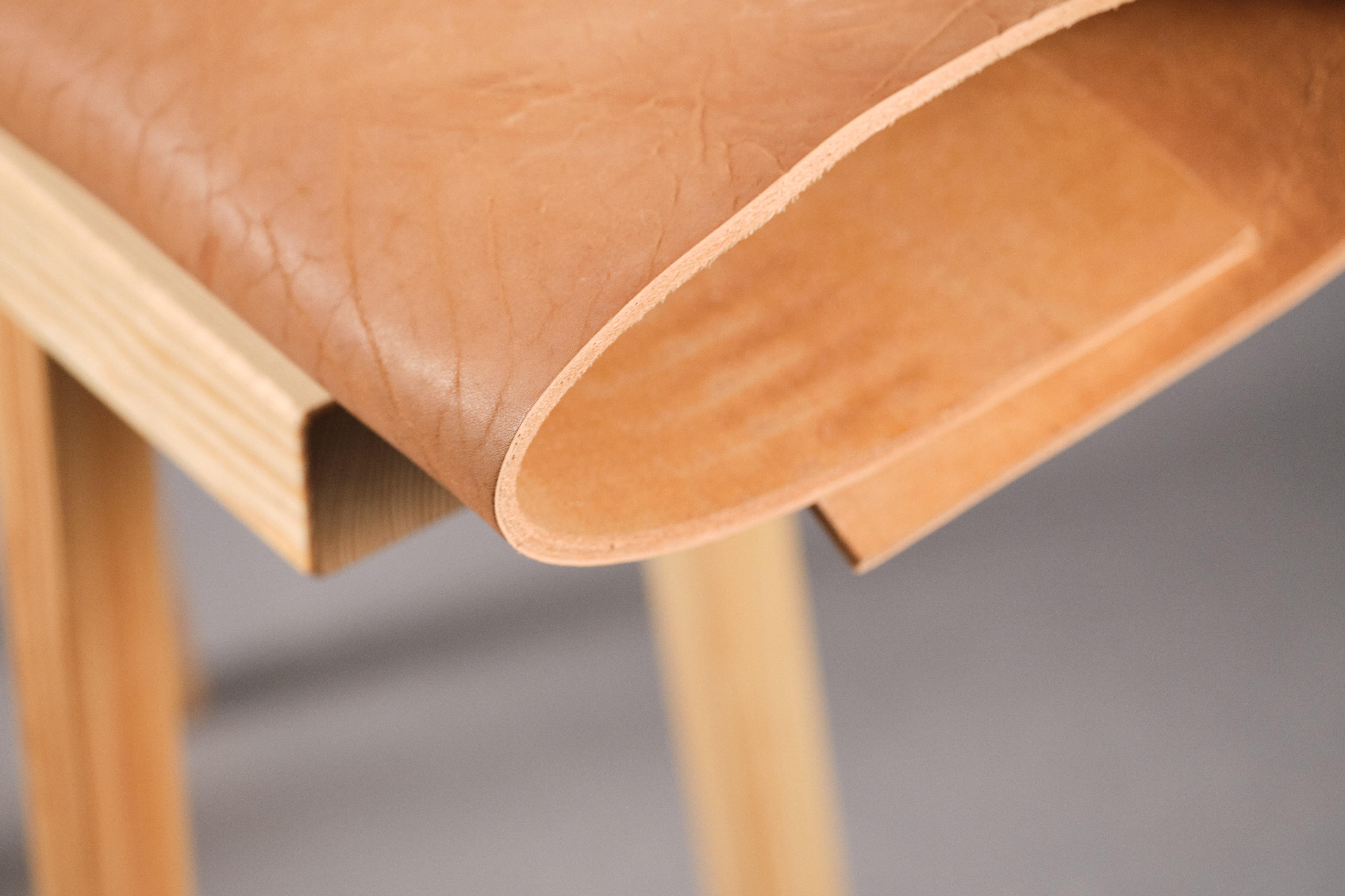 Trunk 3 Skulpturaler, handgefertigter Stuhl aus Leder und Holz von Jordi Ribaudí im Angebot 5