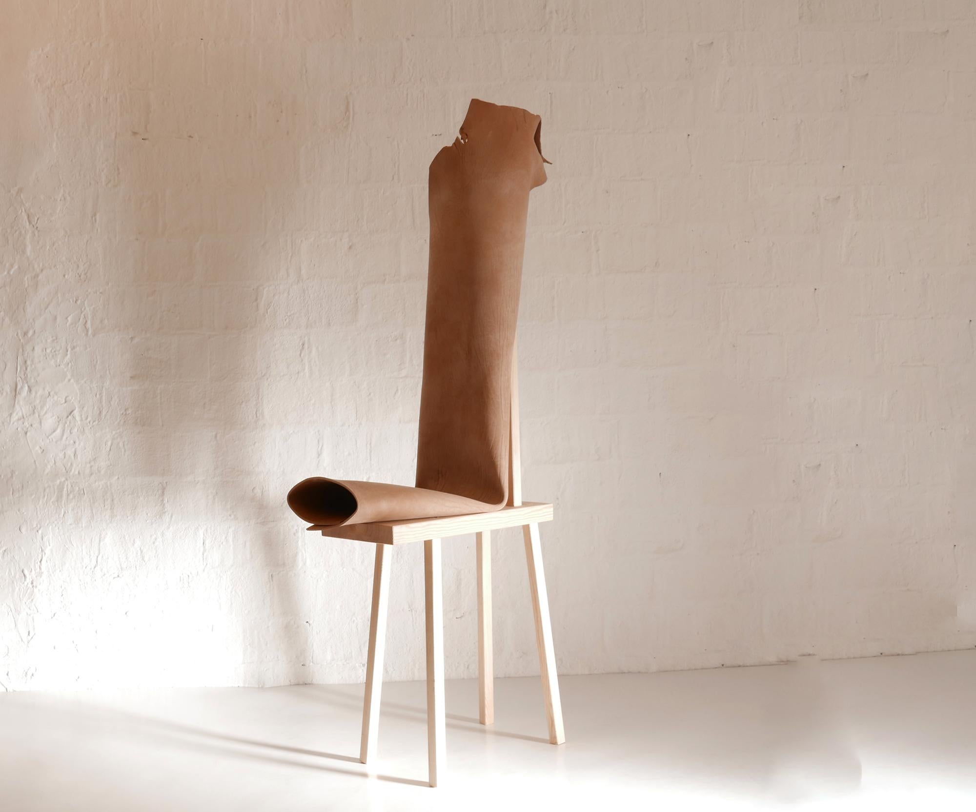 Trunk 3 Skulpturaler, handgefertigter Stuhl aus Leder und Holz von Jordi Ribaudí (Spanisch) im Angebot