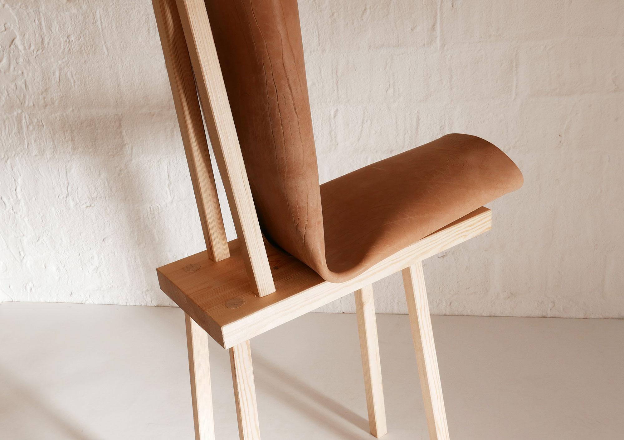 Trunk 3 Skulpturaler, handgefertigter Stuhl aus Leder und Holz von Jordi Ribaudí im Angebot 1