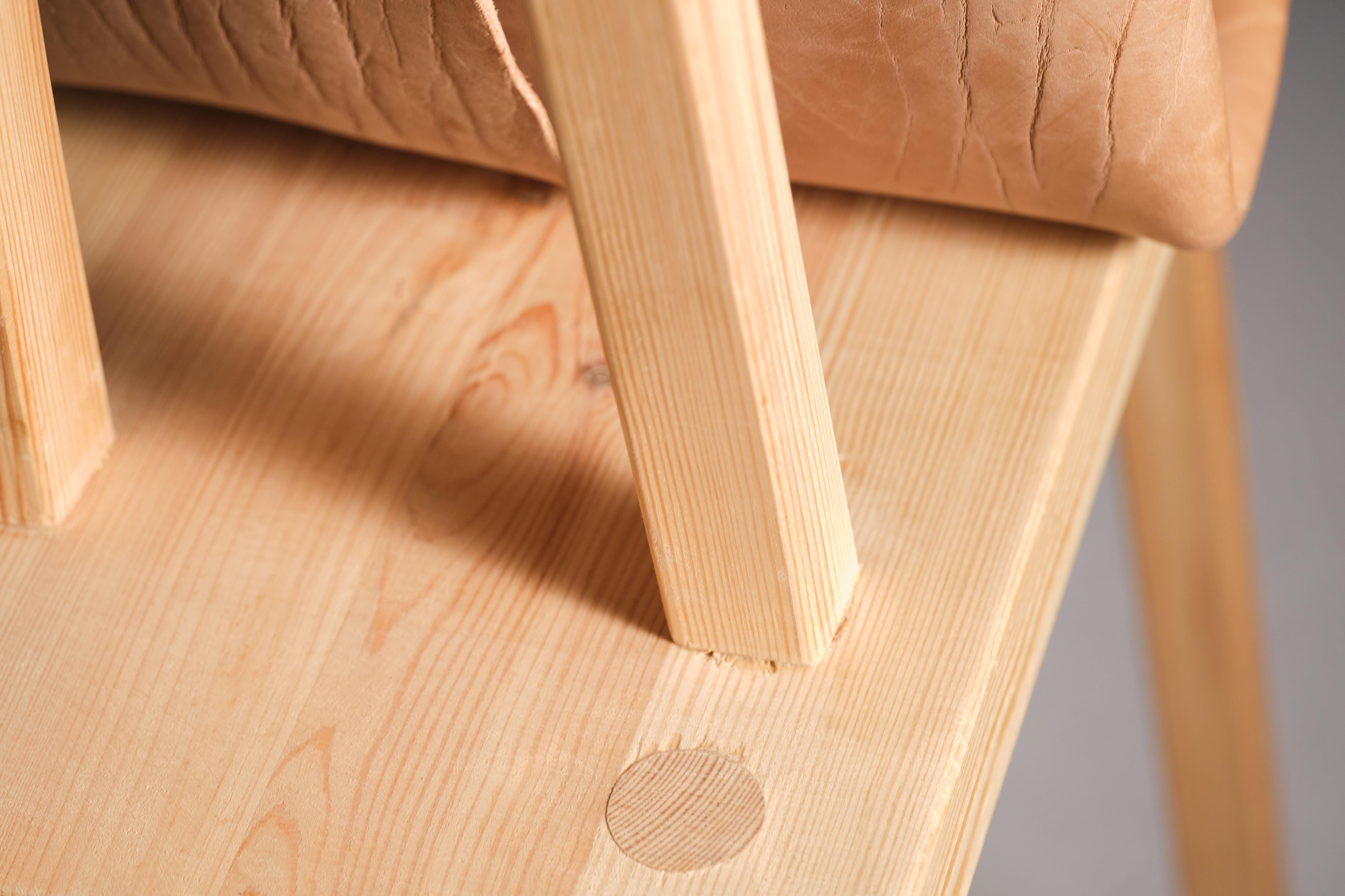 Trunk 3 Skulpturaler, handgefertigter Stuhl aus Leder und Holz von Jordi Ribaudí im Angebot 2