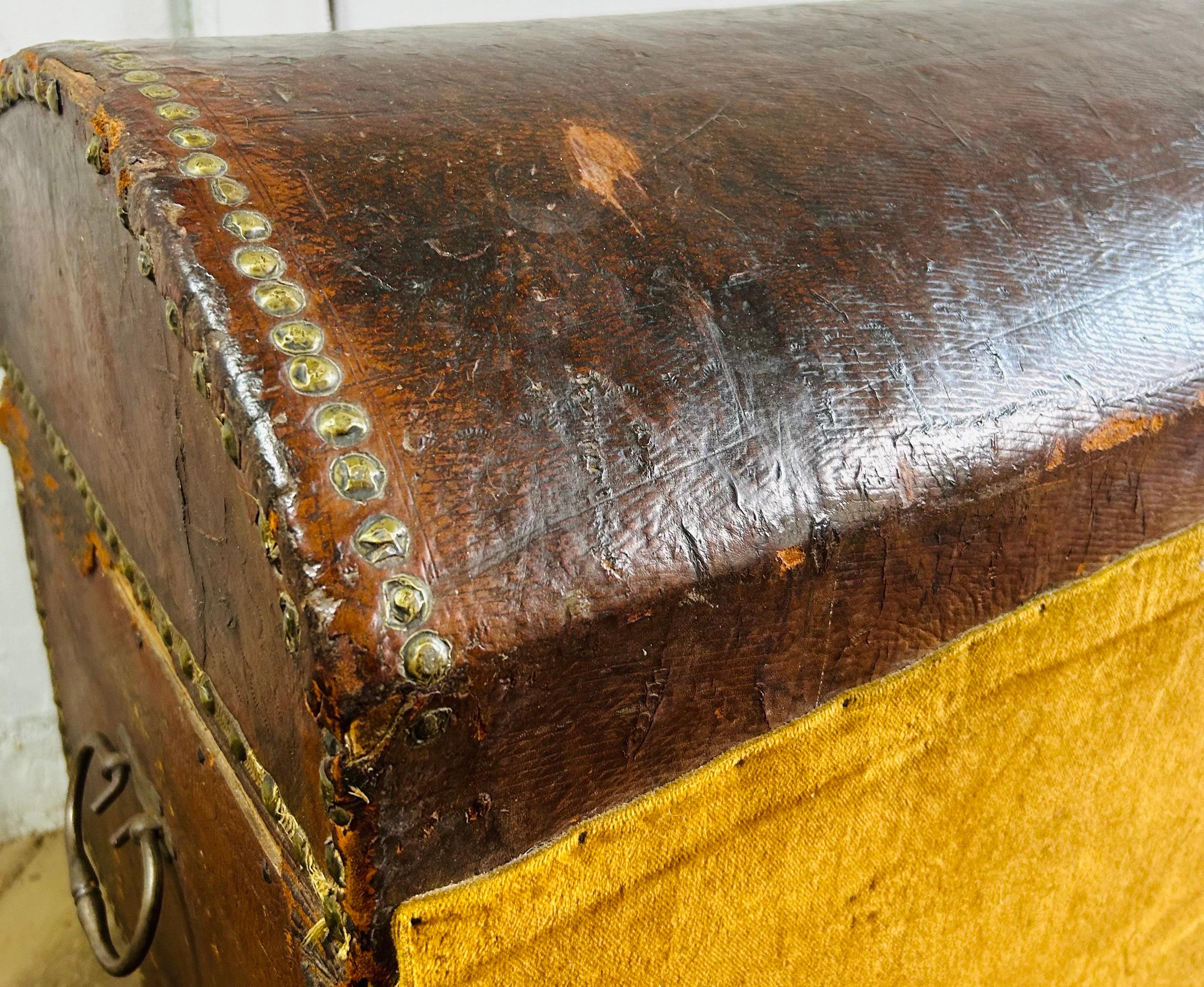 Trunk - Dome Chest Wrapped in Studded Leather - Italy - 18th Louis XV Period 13