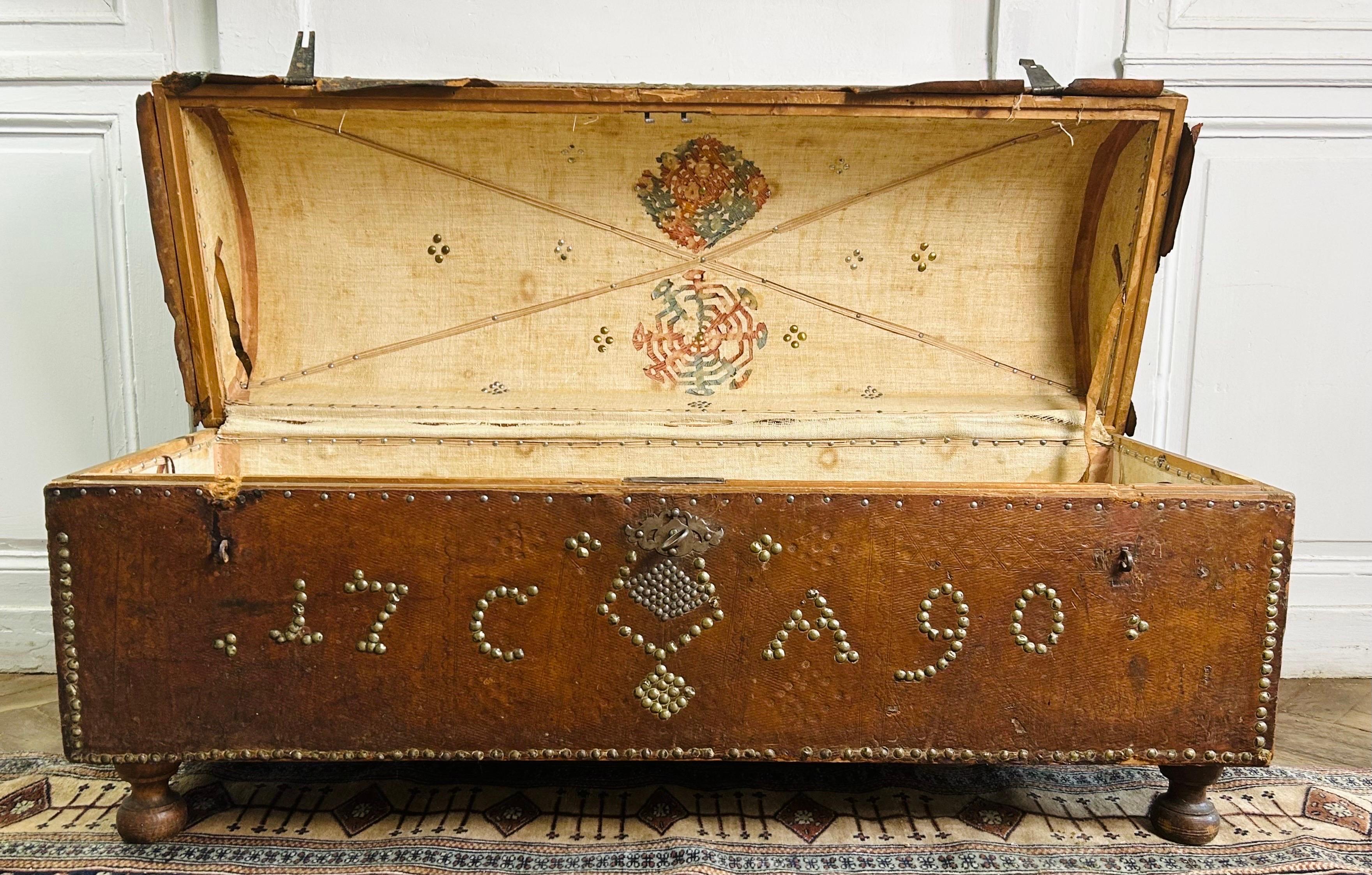 Trunk - Dome Chest Wrapped in Studded Leather - Italy - 18th Louis XV Period 4