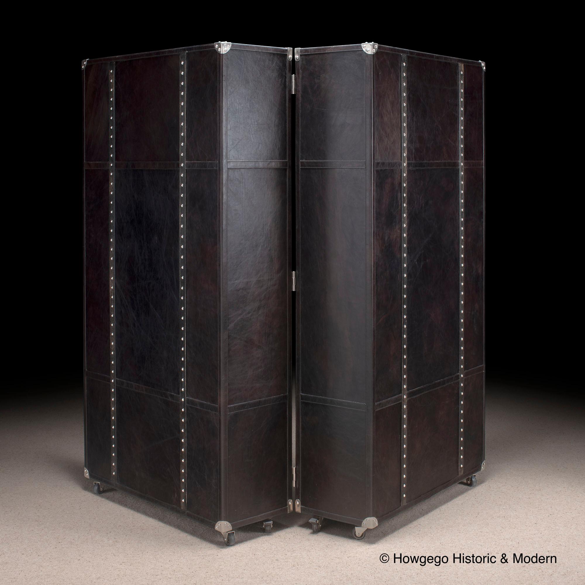 XXIe siècle et contemporain Bureau mobile Trunk en cuir noir Restoration Hardware Timothy Oulton en vente