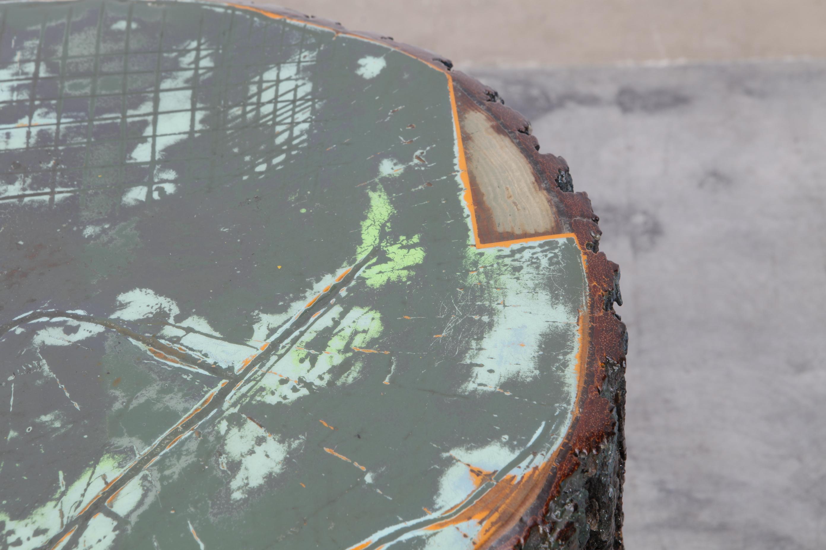 This tree trunk table is made out of a 10 years dread iece of wood I collected from a friends yard. It is hand painted in multiple layers, carved and lacquered 20 times with high gloss varnish.
Jeannerett was not the first Designer who made tree