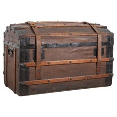 Trunk Vintage Early 900' in Wood and Iron Italian Design
