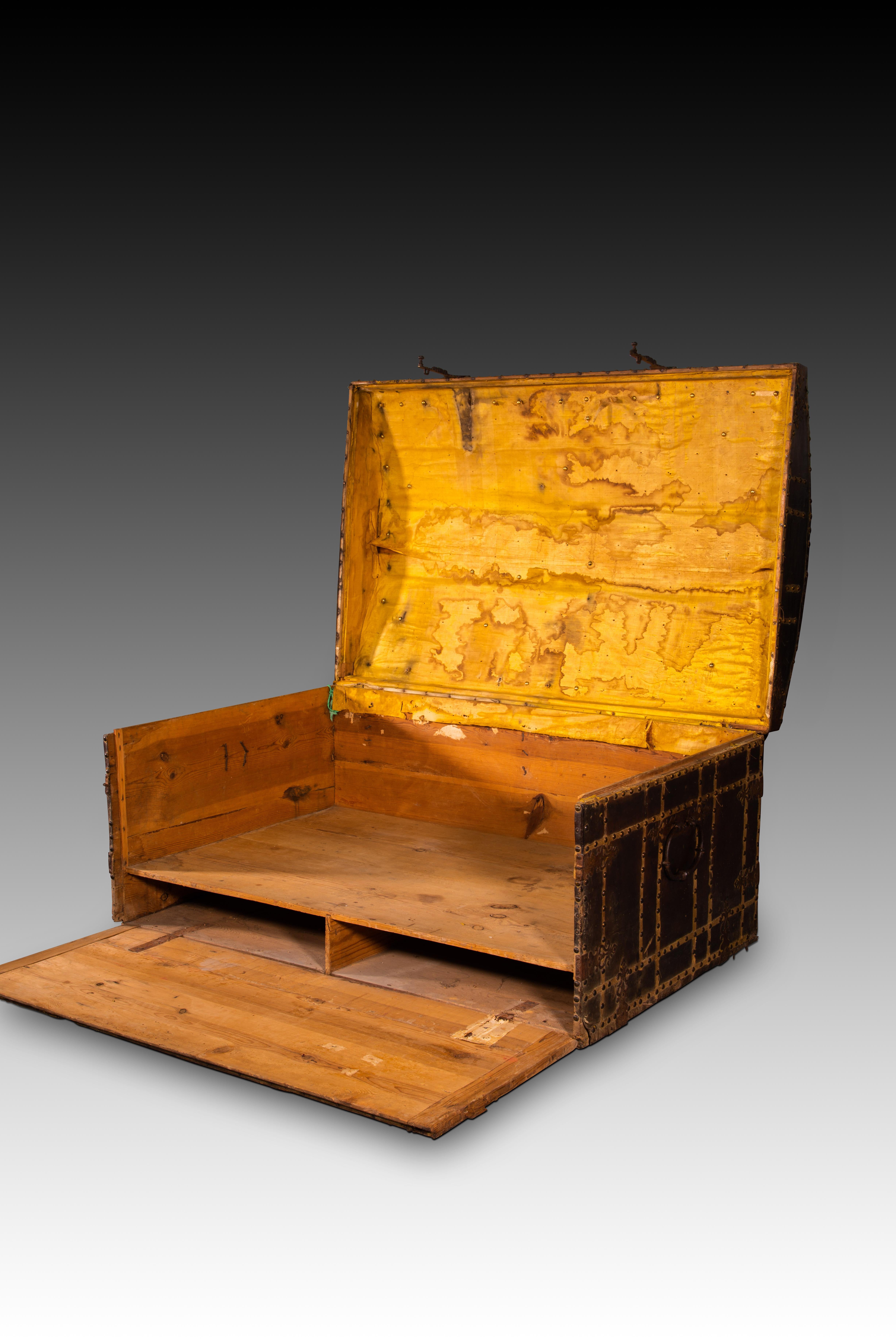 Tronc. Wood, cuir, fer. École espagnole, vers 1700. en vente 3