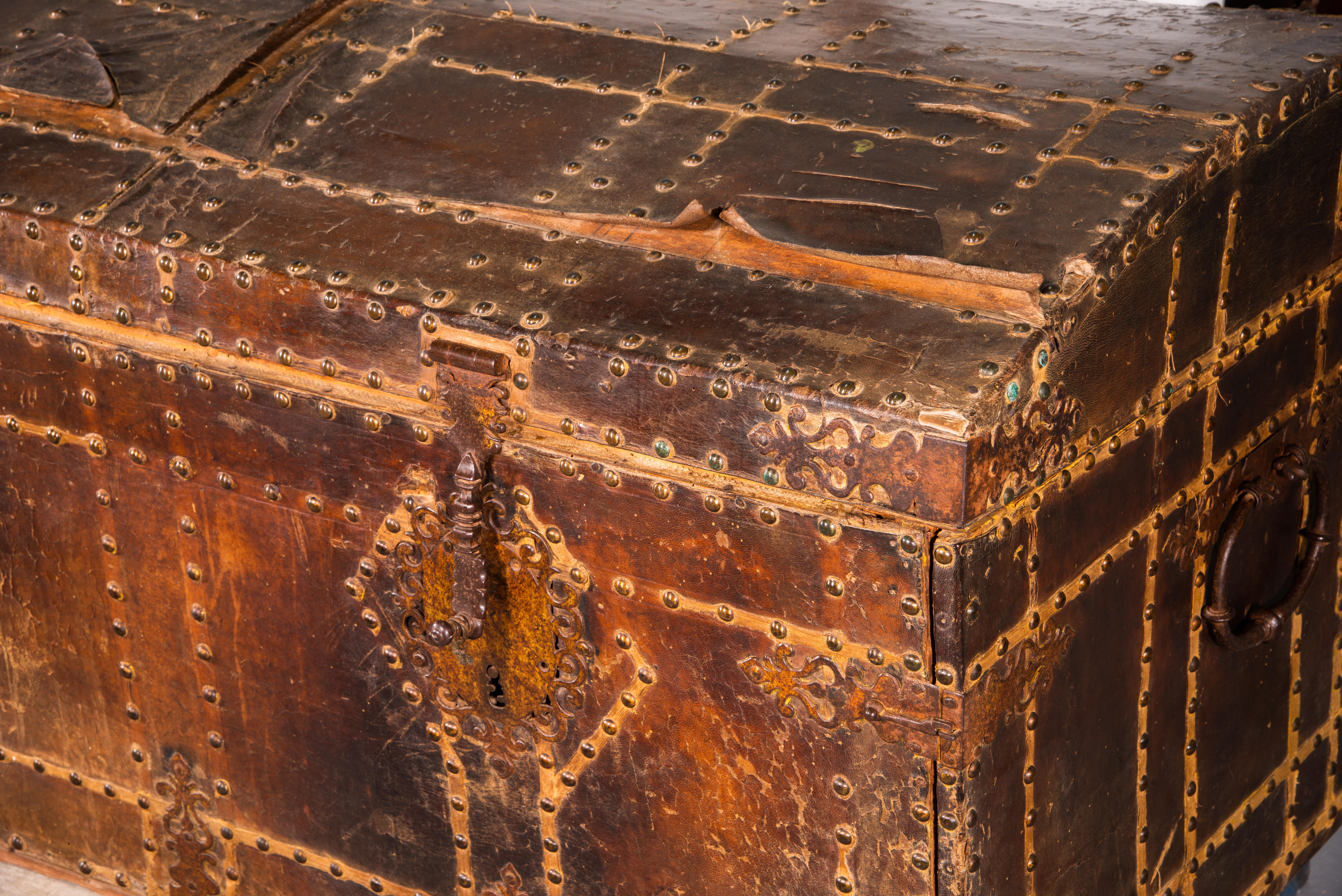 Tronc. Wood, cuir, fer. École espagnole, vers 1700. en vente 4