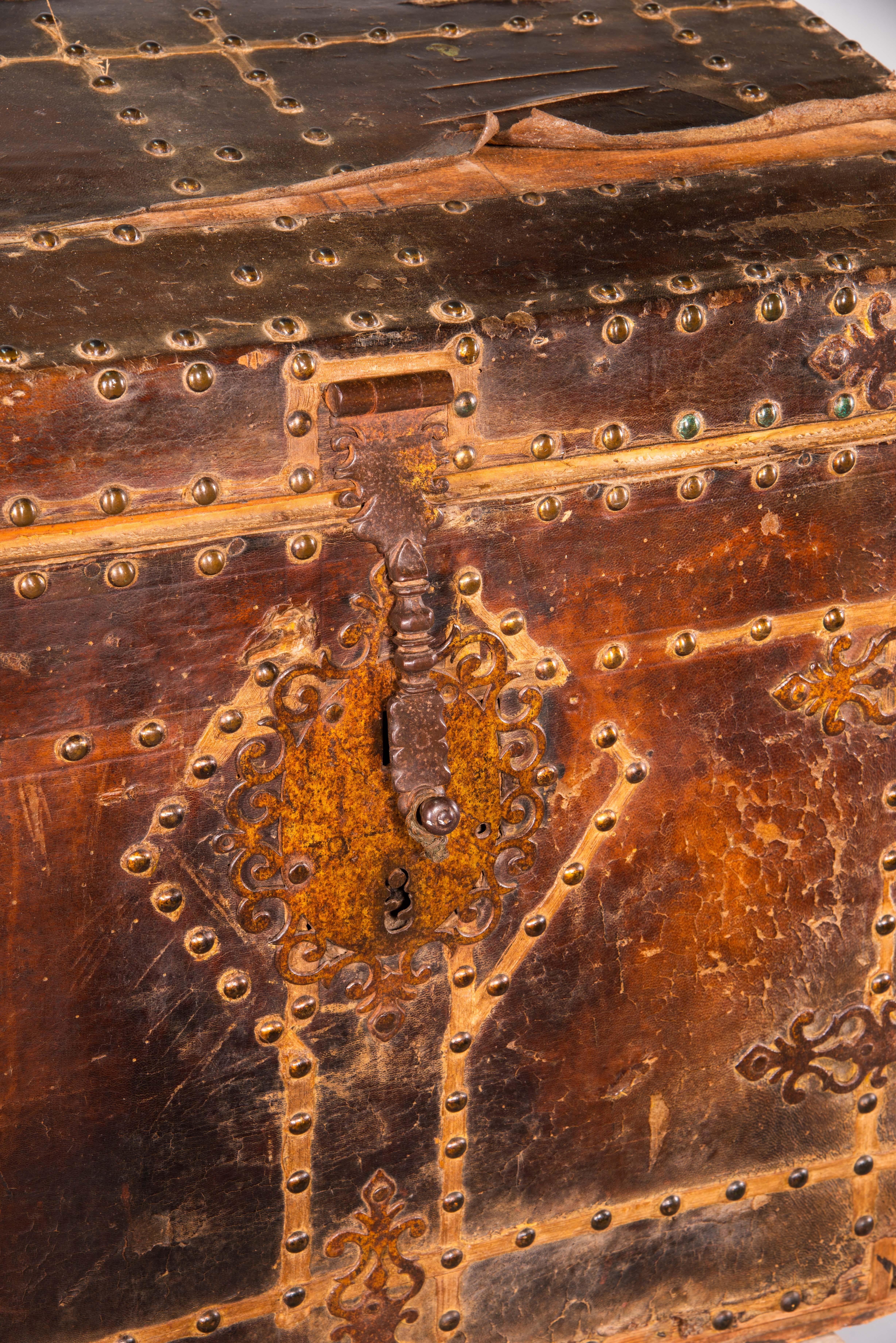 Tronc. Wood, cuir, fer. École espagnole, vers 1700. en vente 1