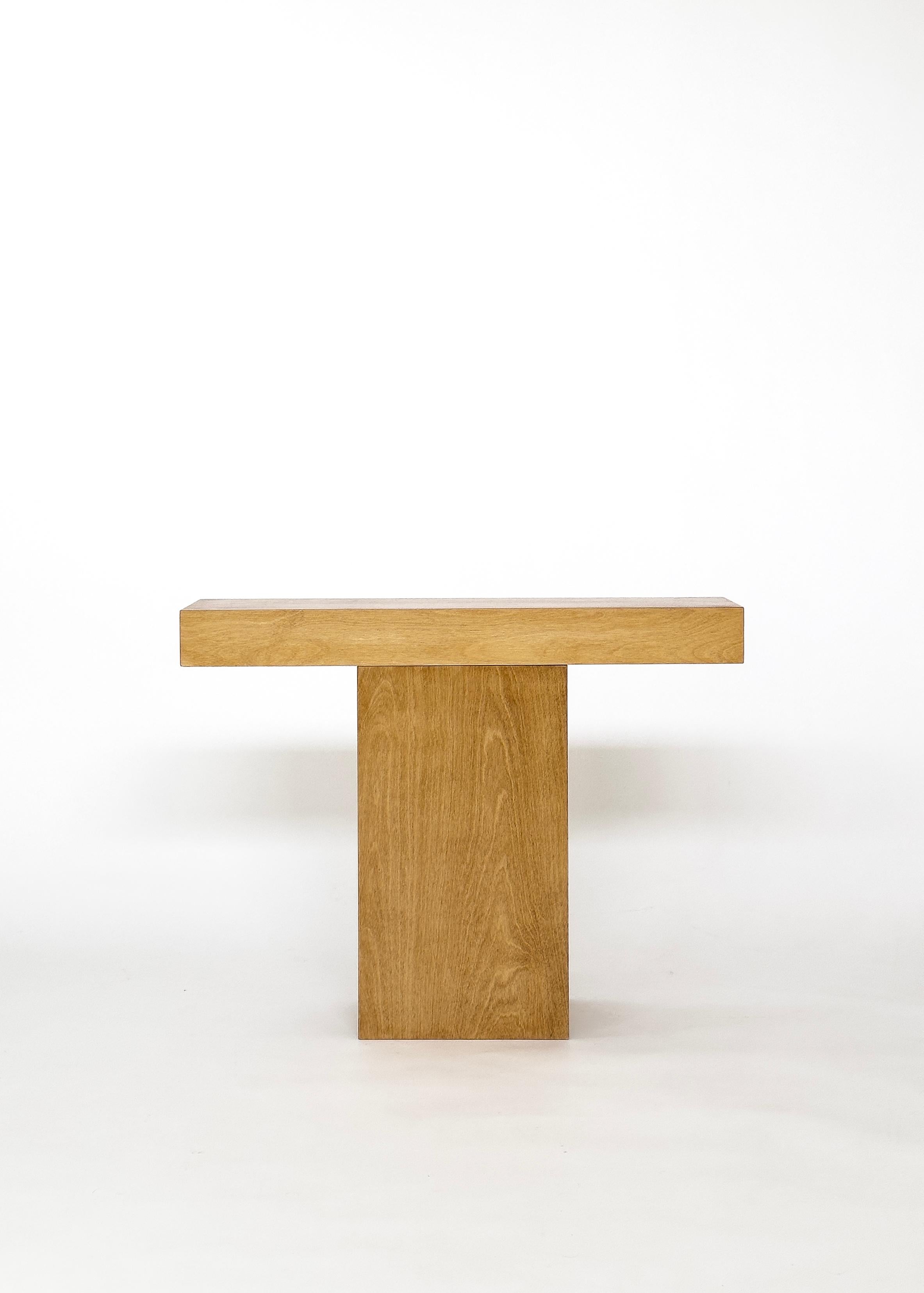 Console Truss S par Goons 
Dimensions : L 58 x D 21 x H 70 cm
MATERIAL : Contreplaqué de bouleau.
Finale de caramel.
Les dimensions peuvent être ajustées de +/- 10 cm

Goons est situé à Paris, en France. Toutes leurs créations sont réalisées en bois.