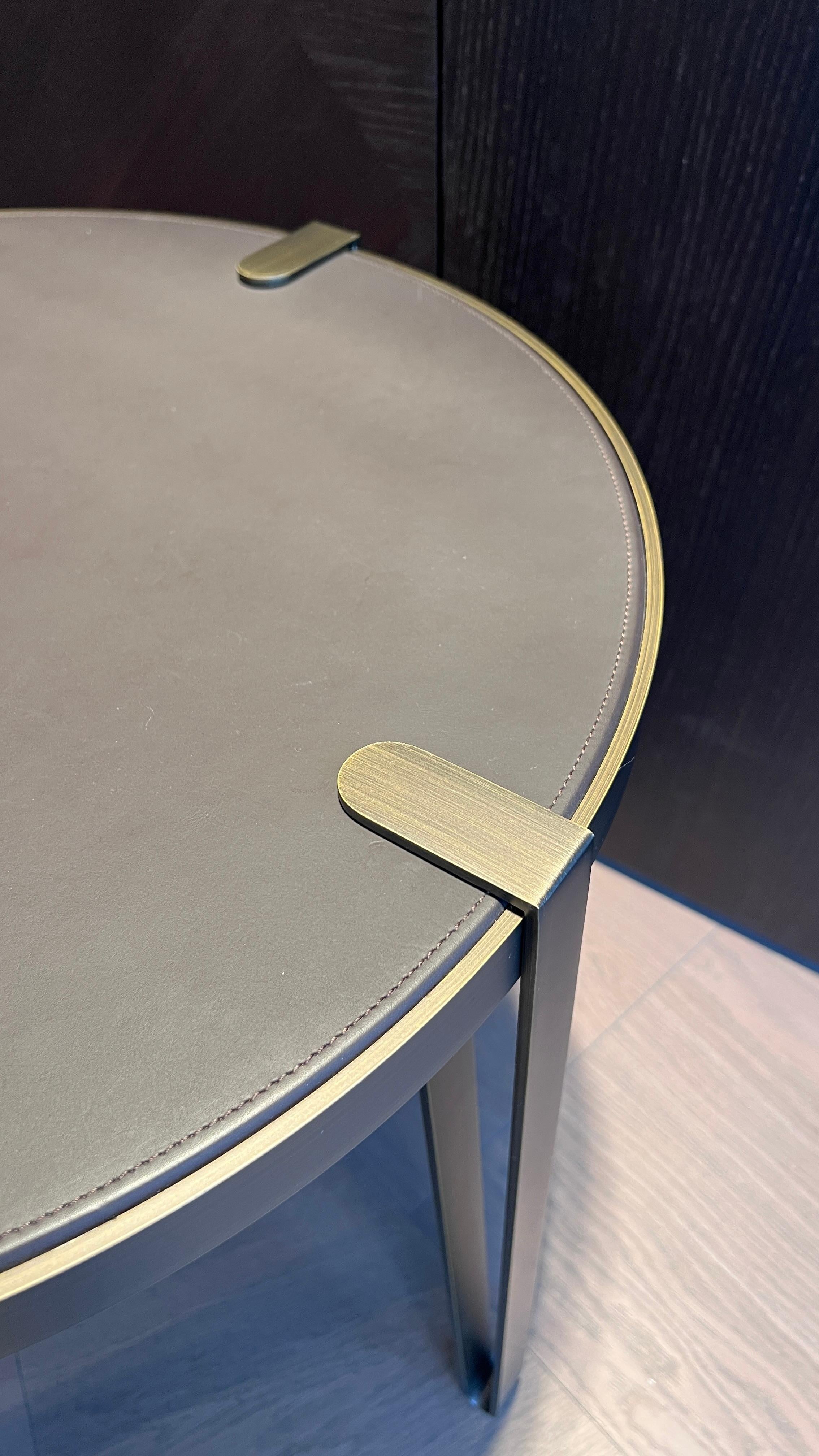 Trussadi Sidetable in Leather and Bronze In Good Condition For Sale In Munich, Bavaria
