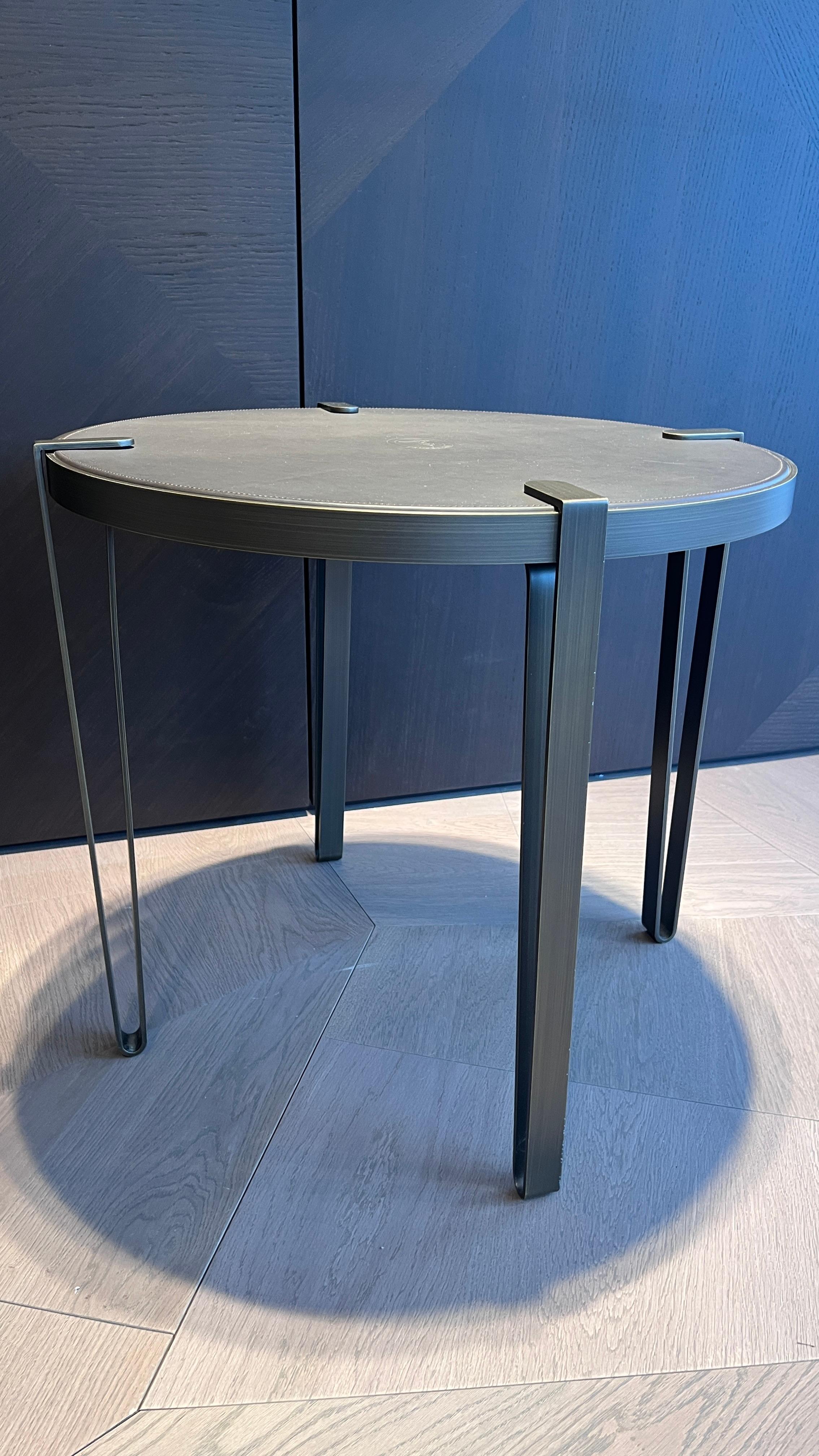 Trussadi Sidetable in Leather and Bronze For Sale 2