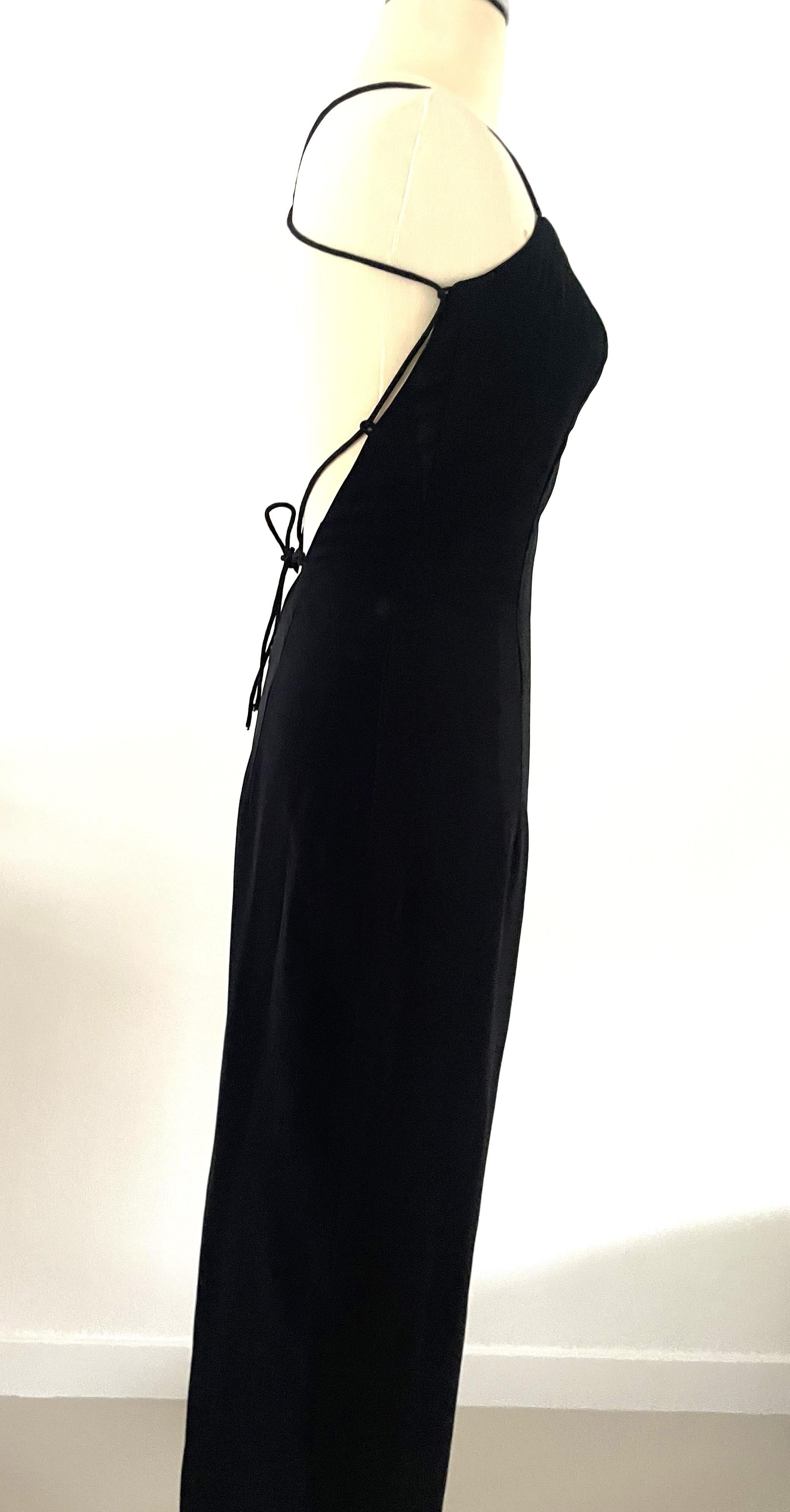 Trussardi anni '90, abito lungo da sera nero con spacco e schiena aperta In condizioni ottime in vendita a 'S-HERTOGENBOSCH, NL