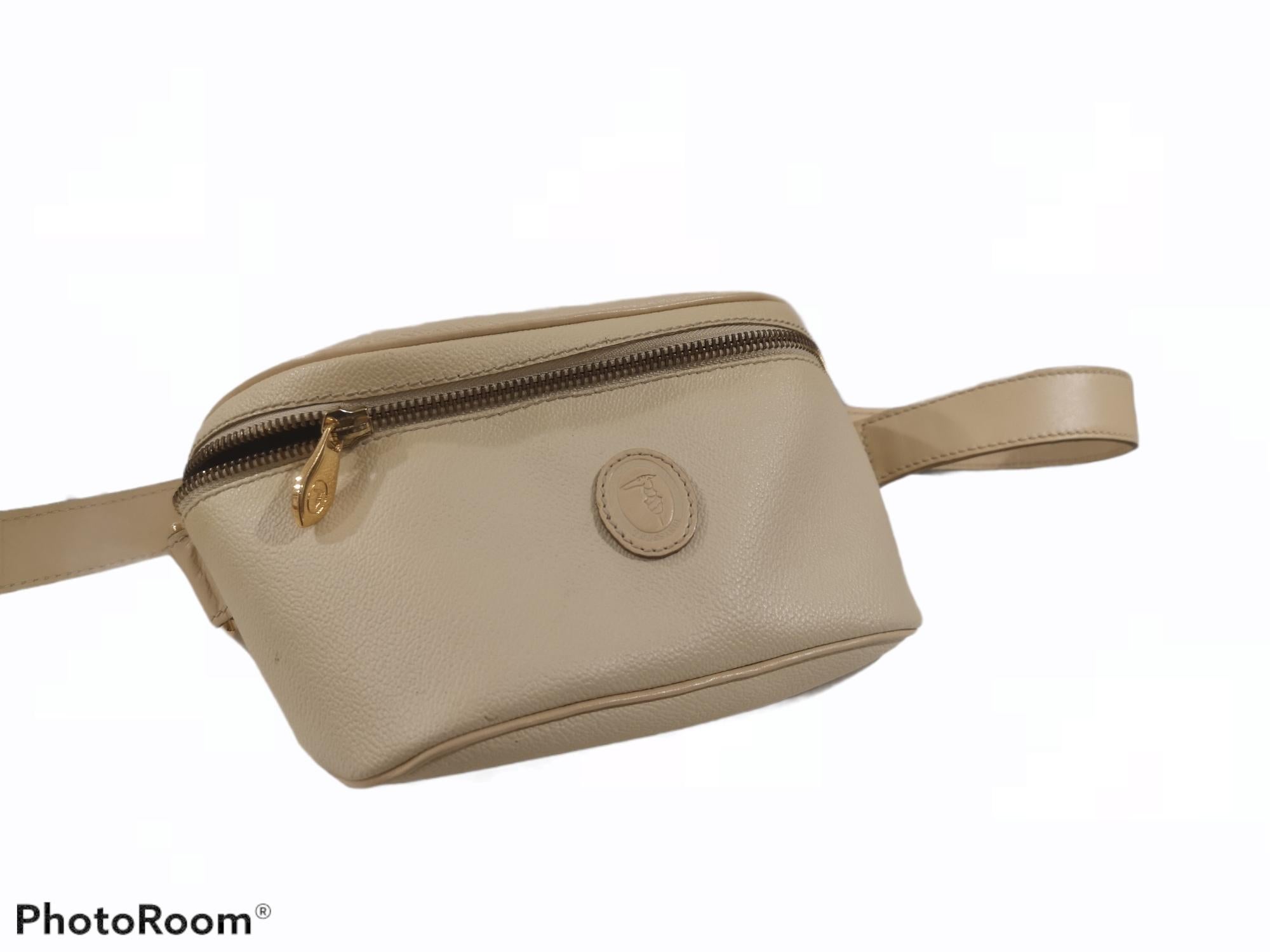 Trussardi cream leather fanny pack 
totally made in italy