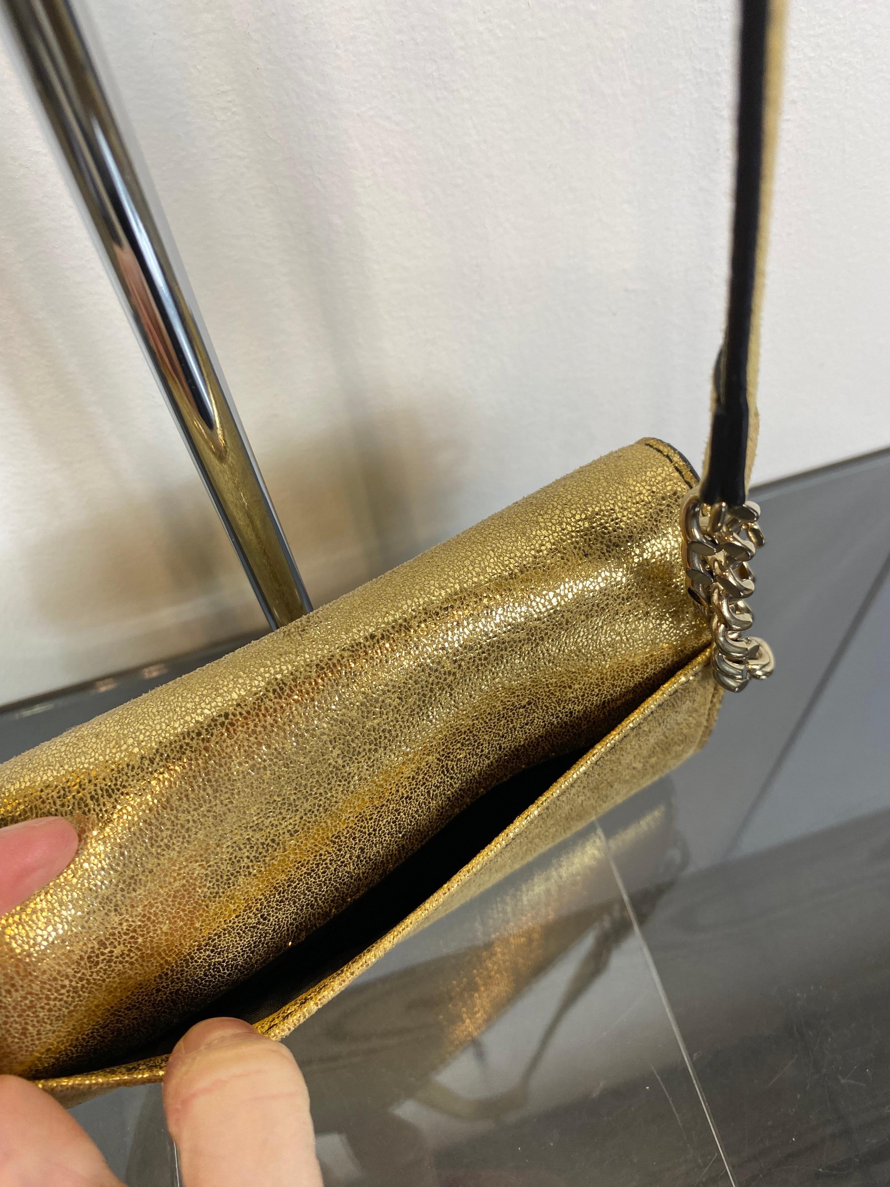 Trussardi pochette à épaule dorée en vente 1