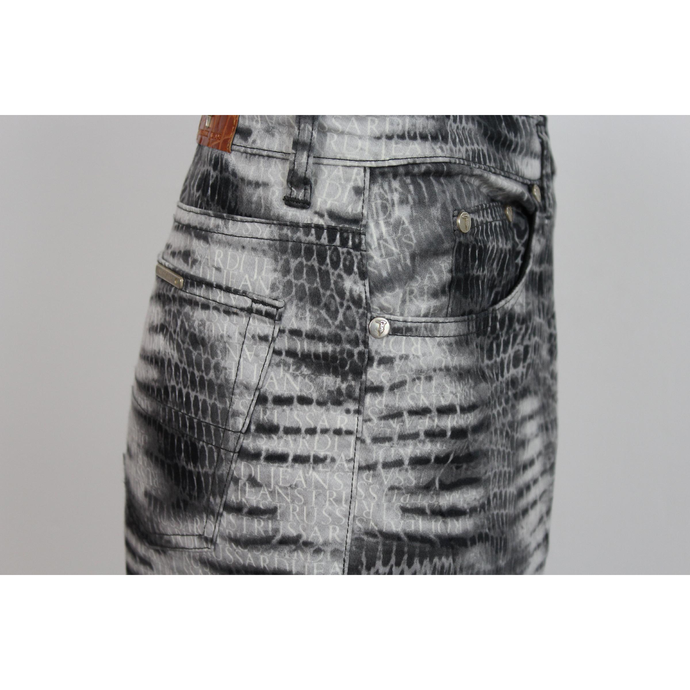 Trussardi - Pantalon Capri à taches en coton noir et gris en vente 1
