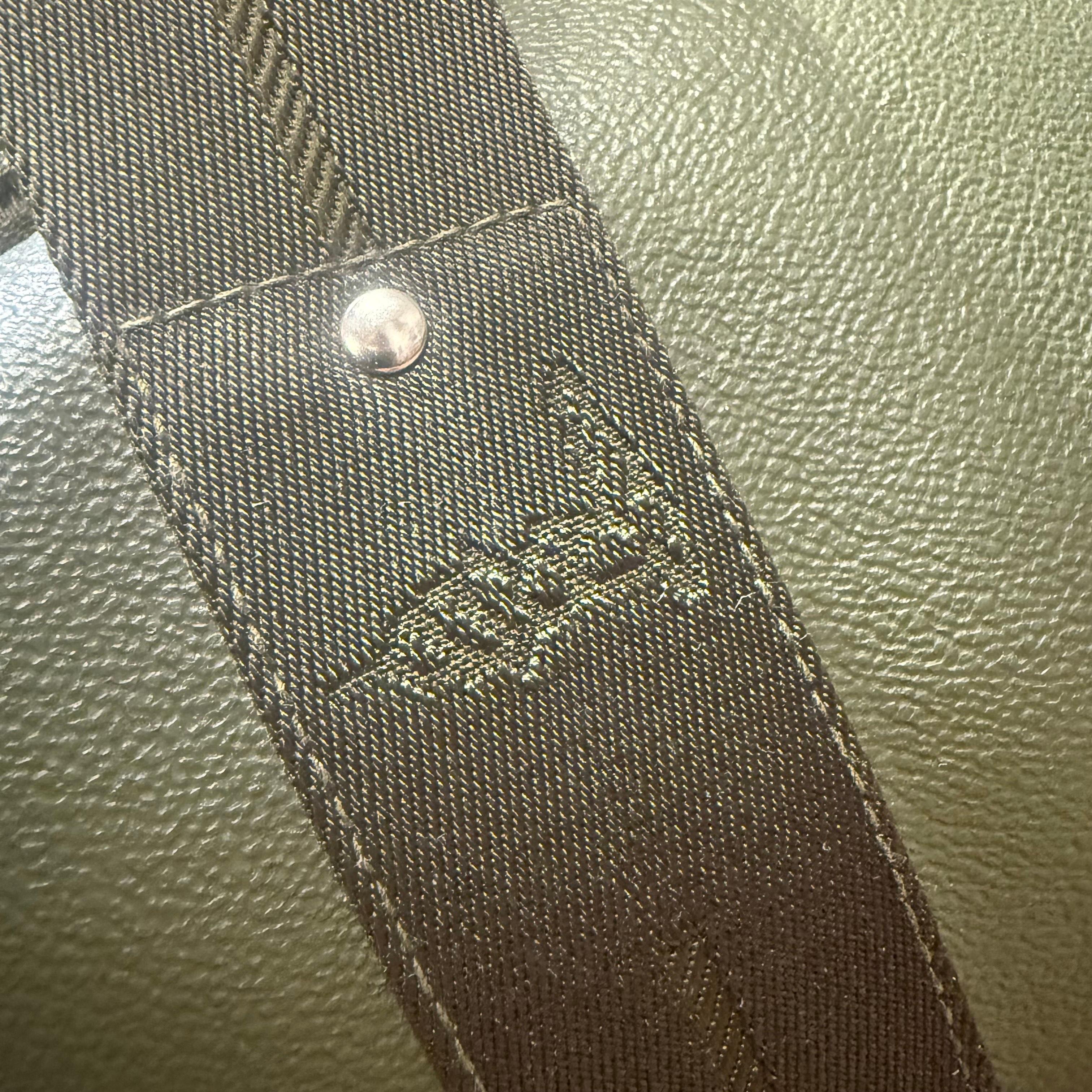 Bolso de viaje blando de piel verde Trussardi en venta 1