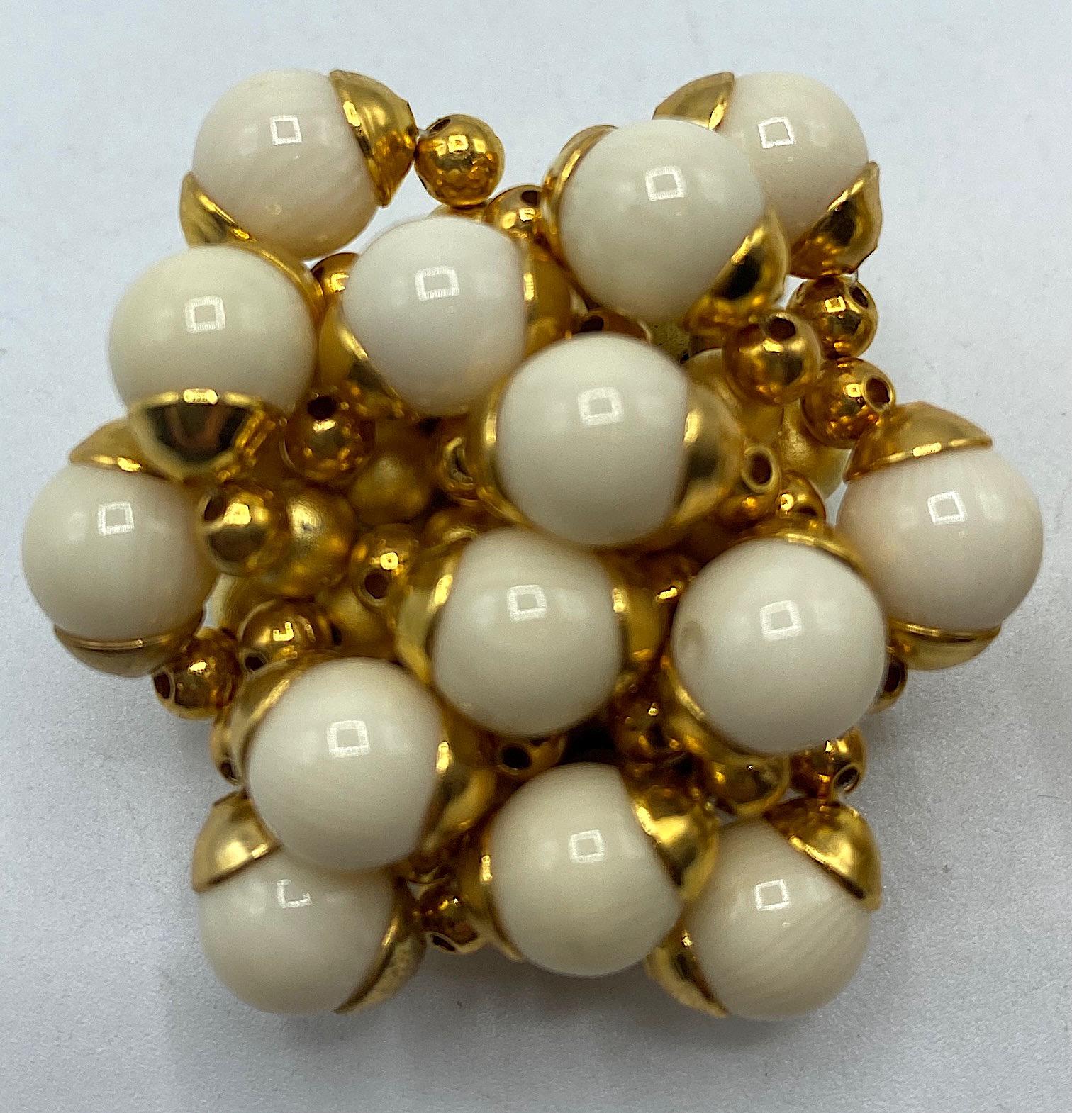 De las mujeres Pendientes grandes Trussardi de perlas marfil y oro en venta