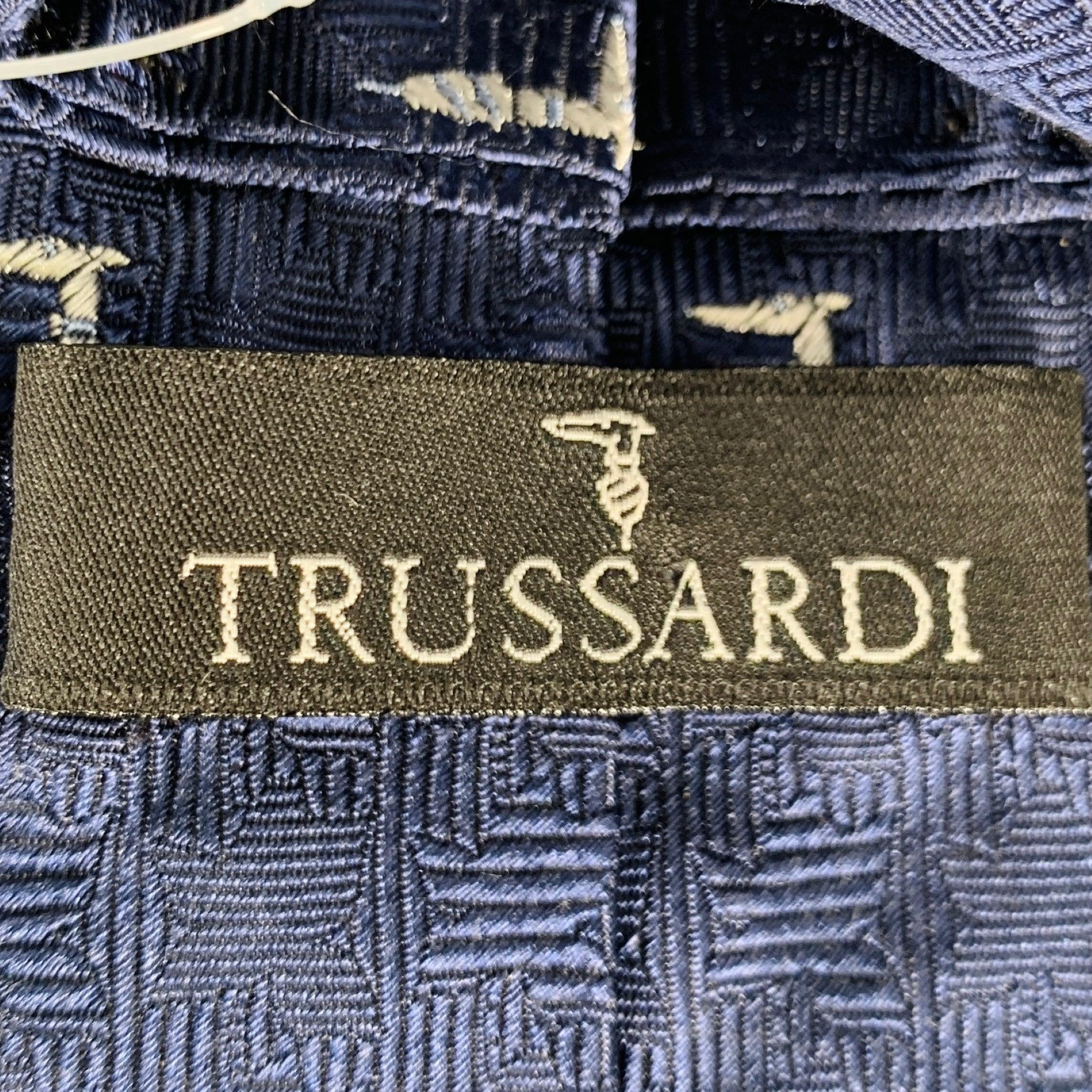 TRUSSARDI Navy White Textured Logo Silk Tie In Good Condition For Sale In San Francisco, CA