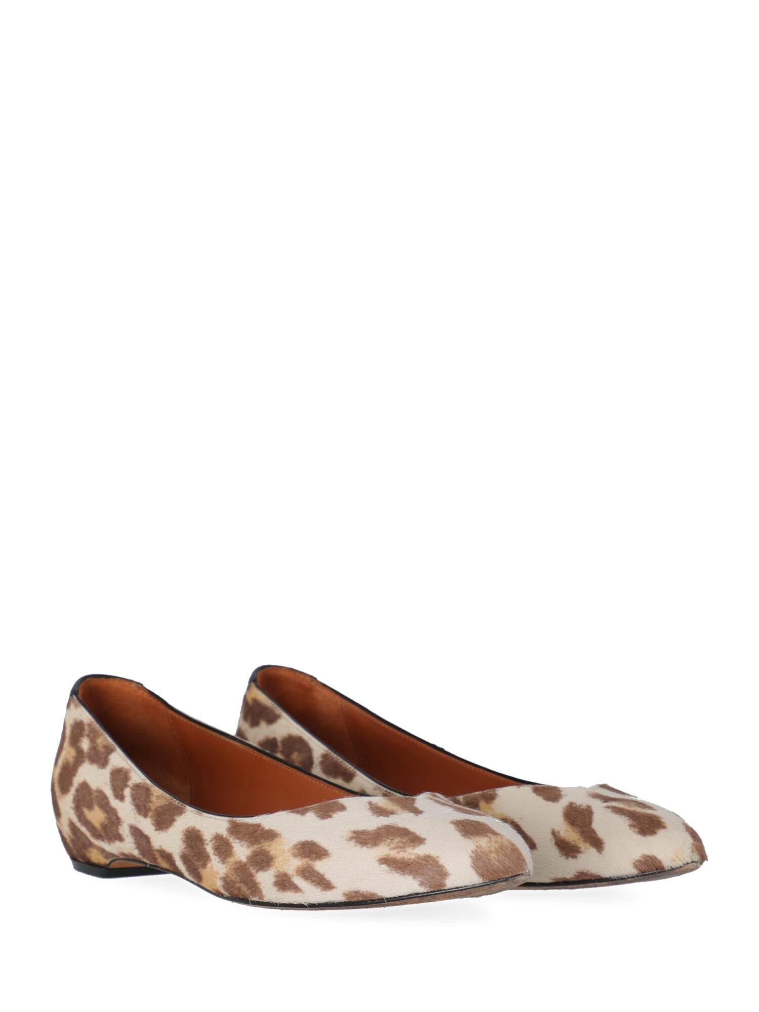 Shoe, leather, animal print, pony, pointed toe, branded insole

Includes:
- Dust bag
- Box
- Product care

Product Condition: Very Good
Sole: visible signs of use. Upper: negligible scratches. Insole: negligible generic residues.

Measurements: