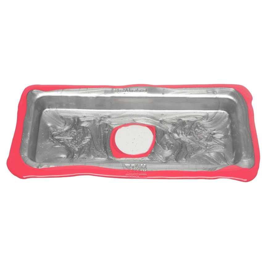 Bandeja rectangular pequeña Try-Tray en plata y fucsia mate de Gaetano Pesce