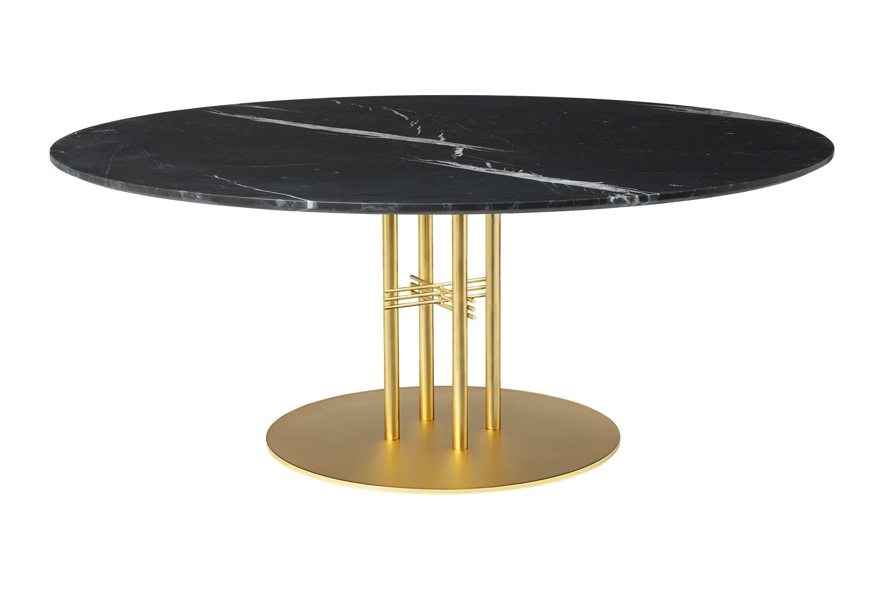 Avec la collection TS, le duo de designers GamFratesi a prouvé qu'une IDEE de design forte peut receler une multitude de possibilités de développement. GUBI est fier de présenter ses dernières nouveautés - la table de bar, la table à manger et la