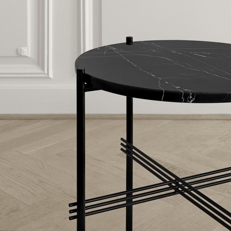 italien Table d'appoint TS ronde, base noire / marbre noir Marquina, par GamFratesi pour Gubi en vente
