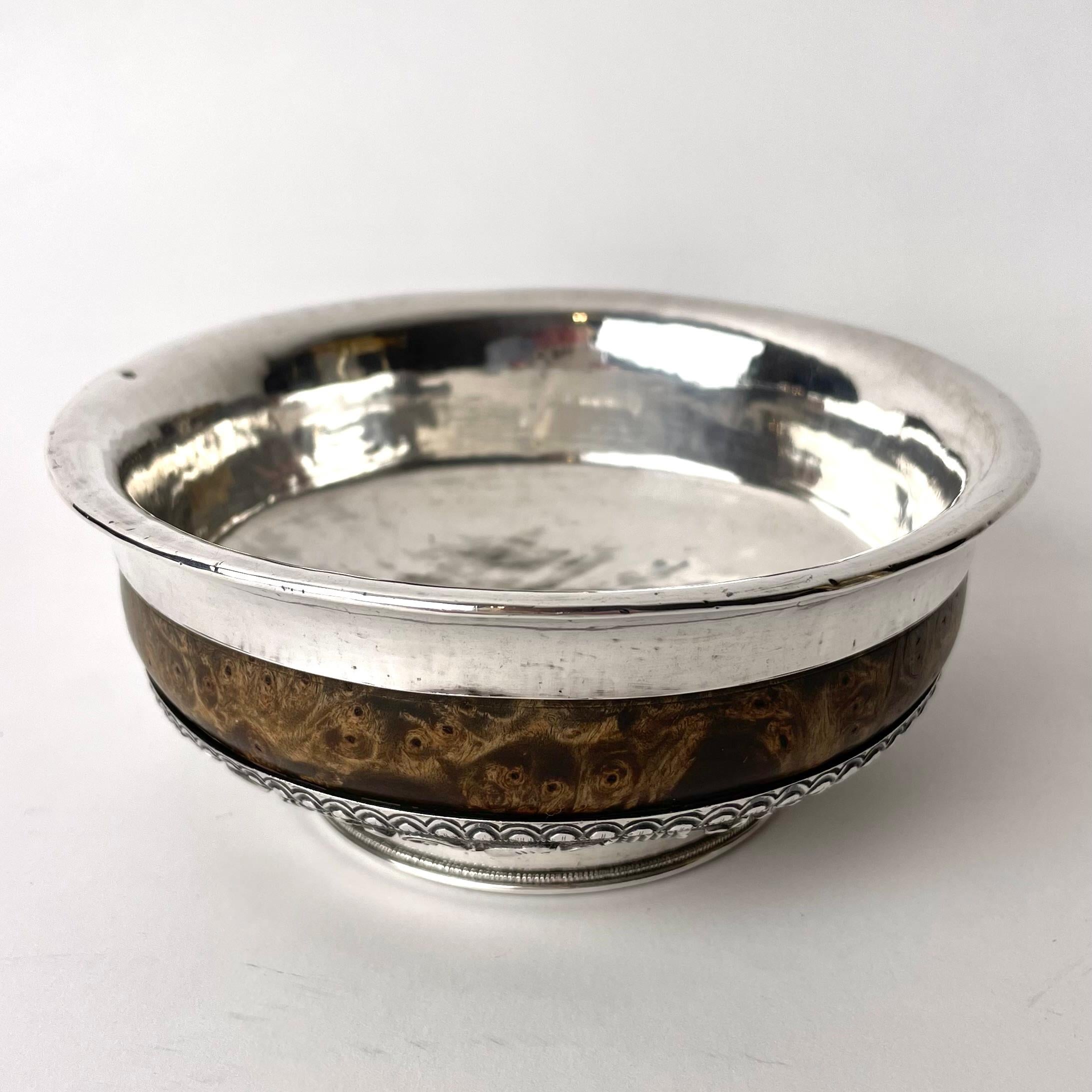 Central Asian Tsampa Jha Phor Bowl in Silver and Burl Wood, Tibetan Himalayan 19th century