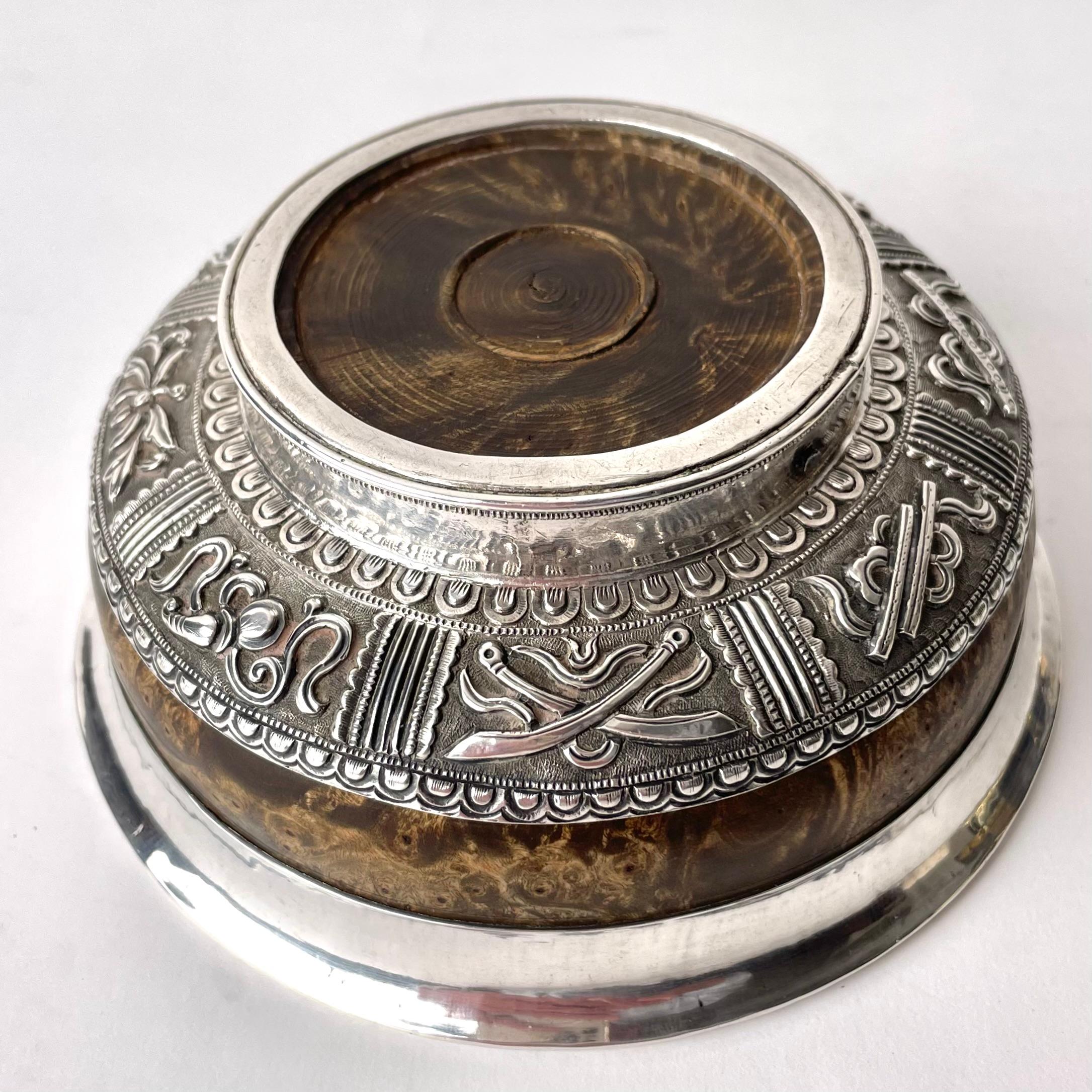 Tsampa Jha Phor Bowl in Silver and Burl Wood, Tibetan Himalayan 19th century 1