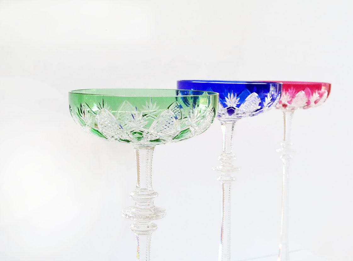 In a range of three different colours, this exceptional set won over many aristocrats in the Imperial Court and is to this day a reflection of the House of Baccarat's excellence. Glasses in three different sizes and champagne flutes are available,