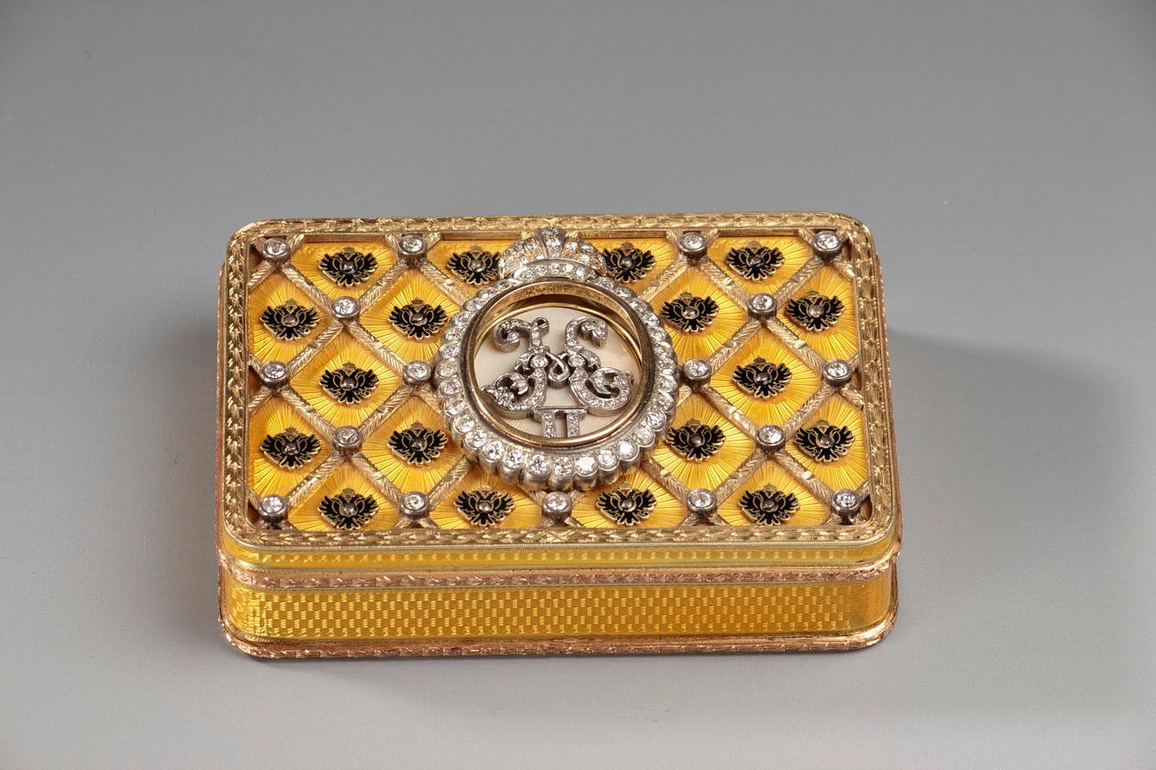 Tsar Nicholas II coronation snuff box. In homage to FABERGE. Early 20th century. In Good Condition In Paris, FR