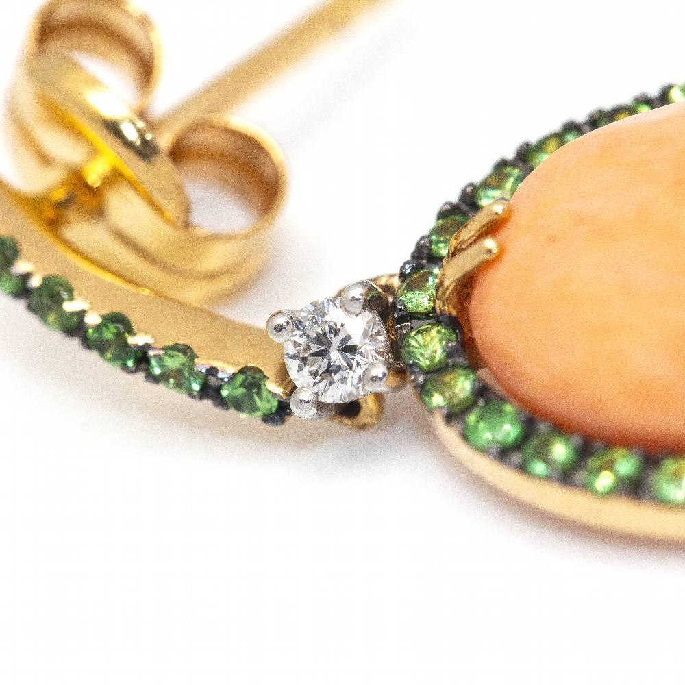 TSAVORIT Gold and natural Coral earrings. In New Condition For Sale In Barcelona, CT