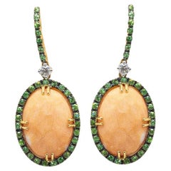 TSAVORIT Gold and natural Coral earrings.