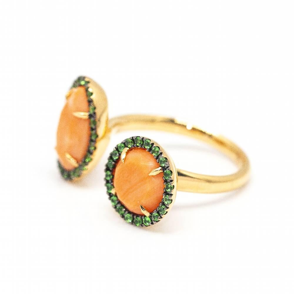 Rose Gold Ring with Coral and Tsavorites for women  2x Natural faceted corals and green Tsavorites  It has a Tsavorite set inside  This ring fits from size 12 to 16  18 kt Rose Gold.  6.30 grams  Measurements: Width 26mm  Brand new item 