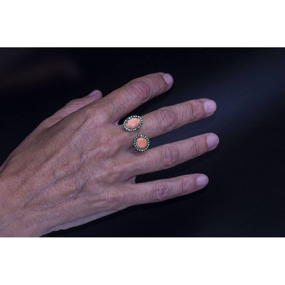 TSAVORIT Ring in Gold and natural Coral For Sale 1