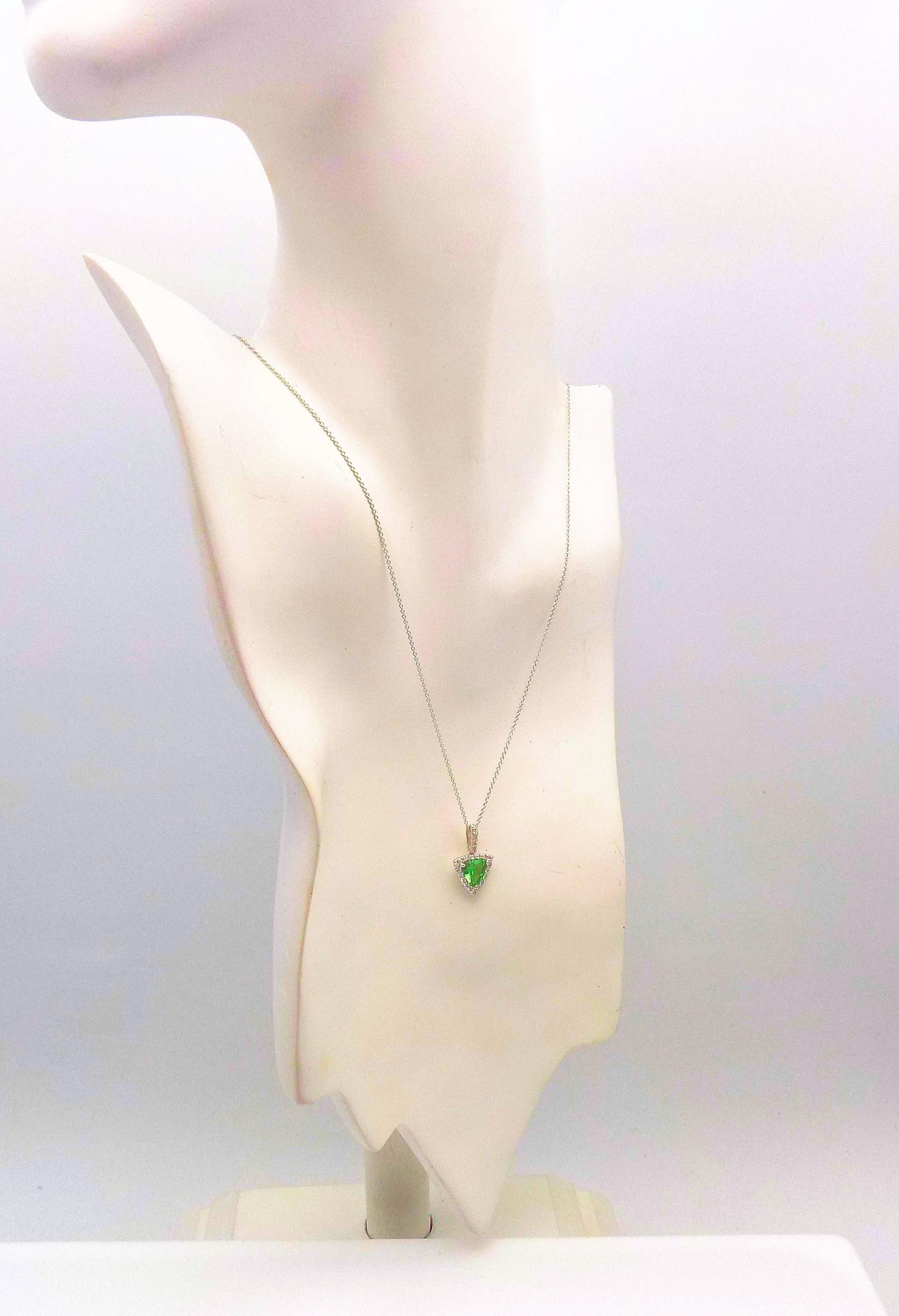 Tsavorite and Diamond Pendant in 18 Karat White Gold im Angebot 1