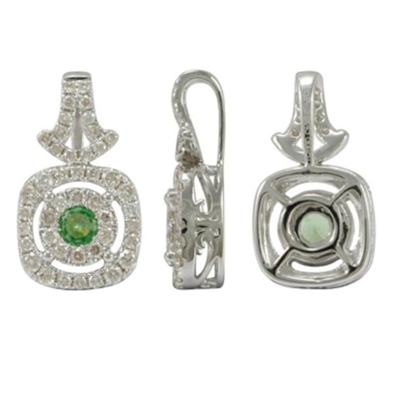 Tsavorite 18 Karat White Gold with Diamonds Square Shaped Pendant for Necklace without a chain.

Diamonds of approximately 0.46 carats and Tsavorite approximately 0.14 carats, mounted on an 18 Karat White Gold pendant for a necklace. The pendant