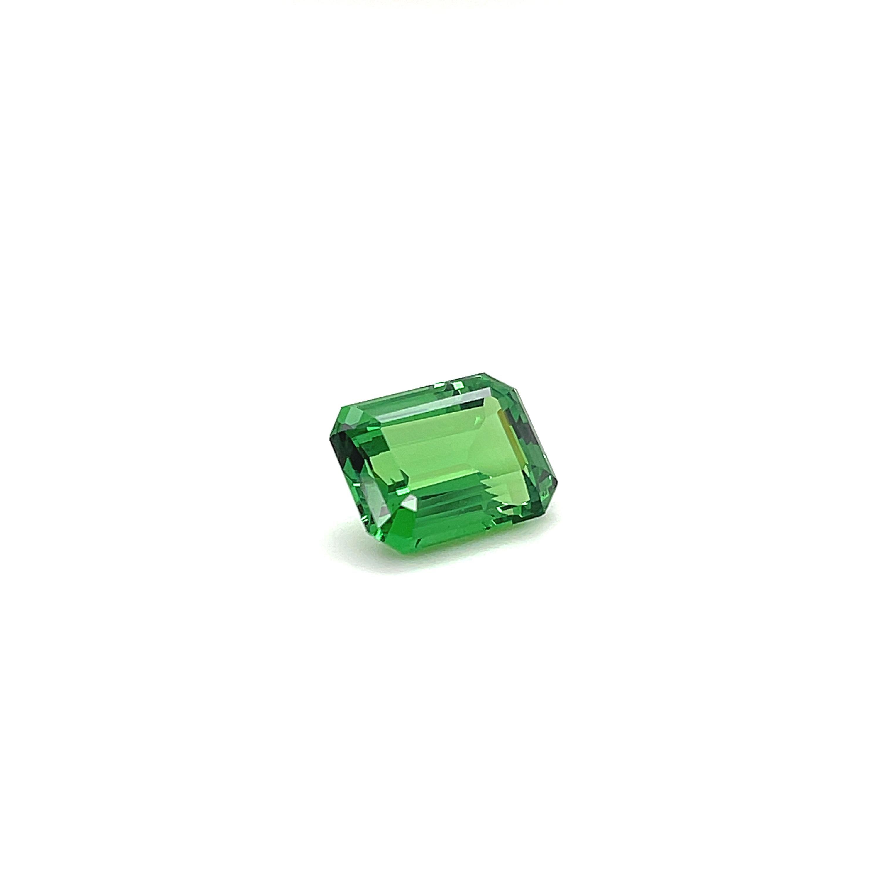 8,32ct Tsavorit Smaragdschliff
Farbe: Intensives Grün
Provenienz: Tansania
Abmessungen: 13,4 x 10,1 x 6,25 mm
Klarheit: Lupenrein
