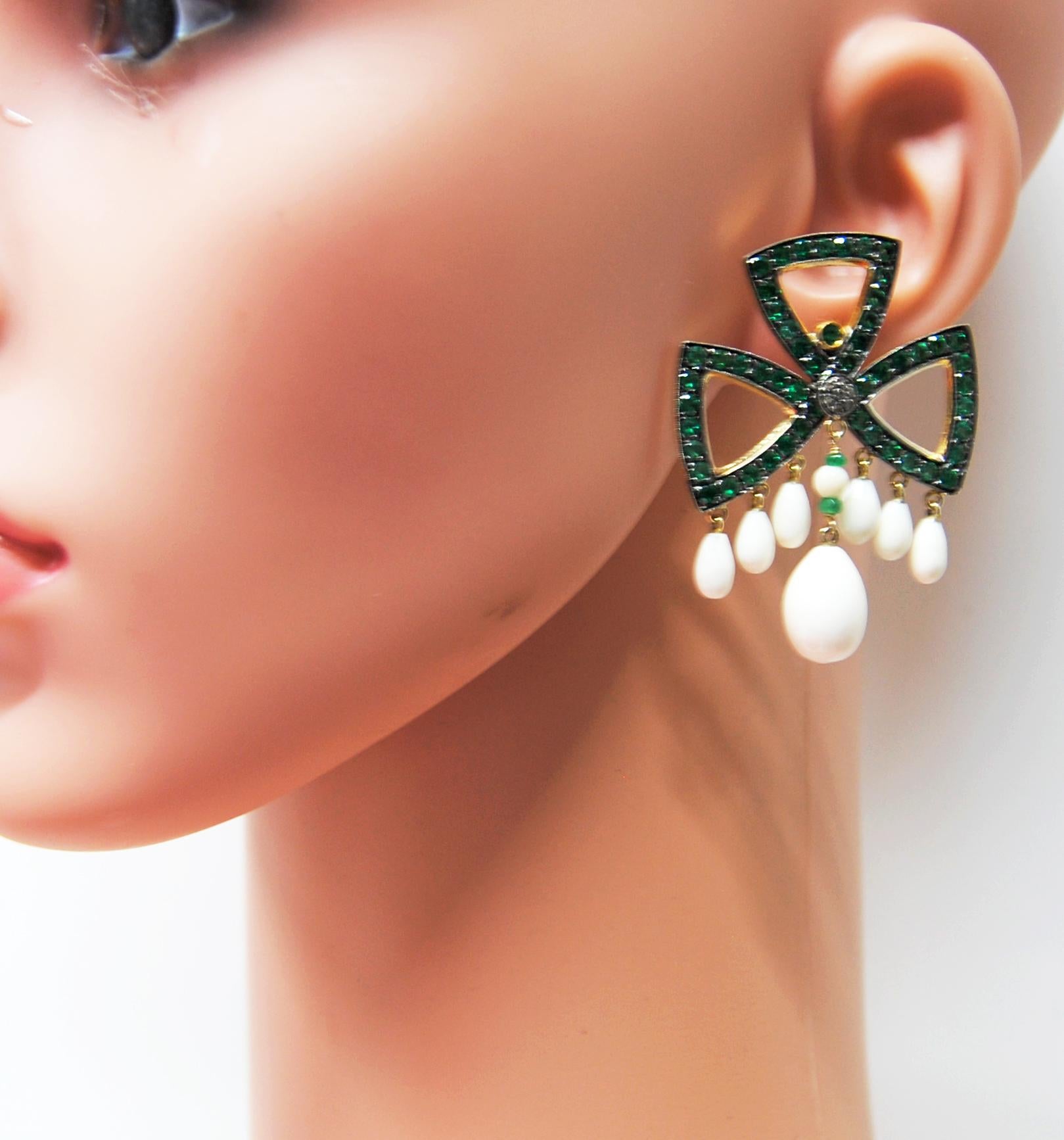 Tsavorite and Calcedony Clover Earrings in 18 Karat Gold and Silver For Sale 1