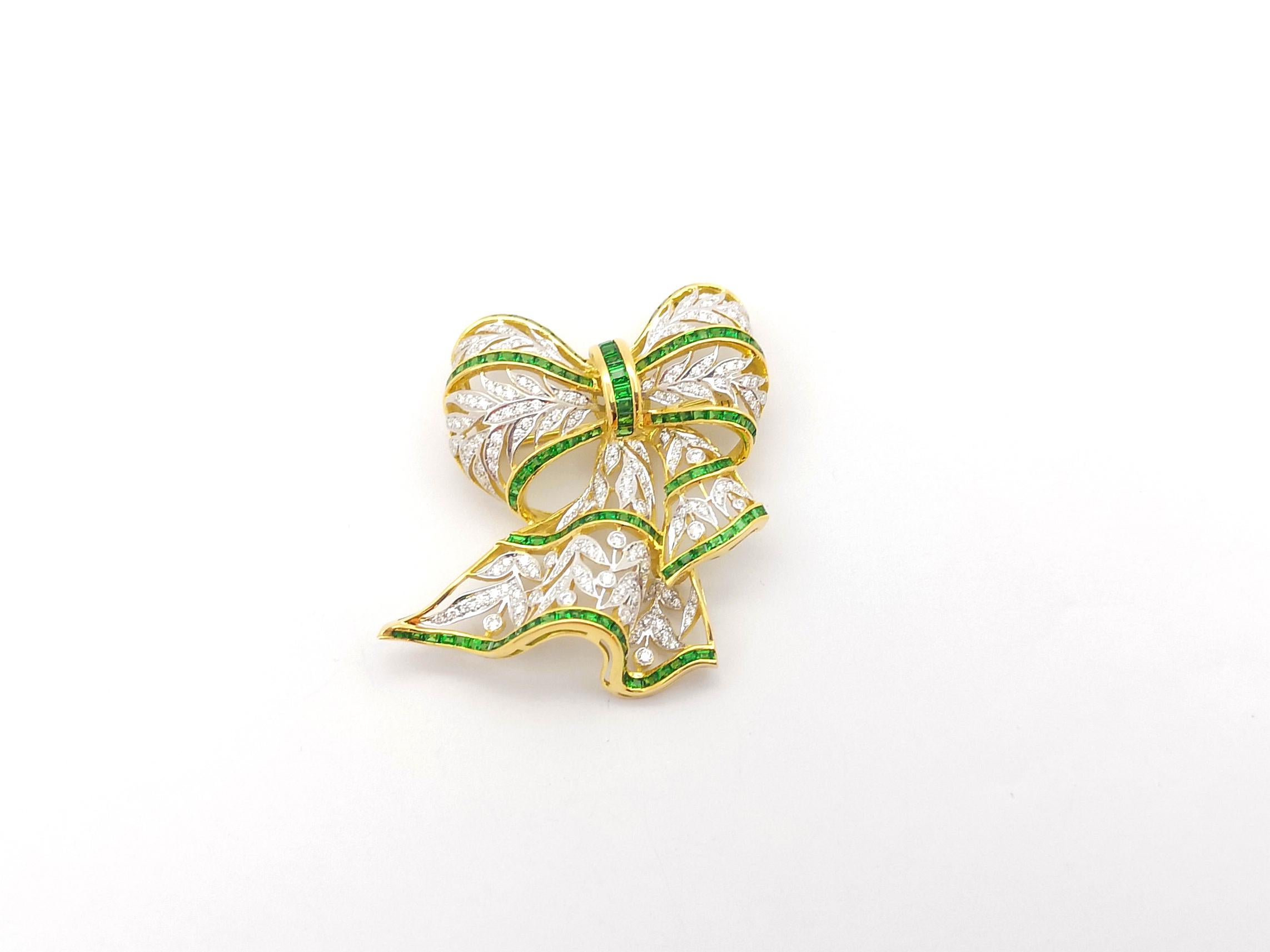 Art Deco Tsavorite and Diamond Bow Brooch/Pendant set in 18K Gold Settings For Sale