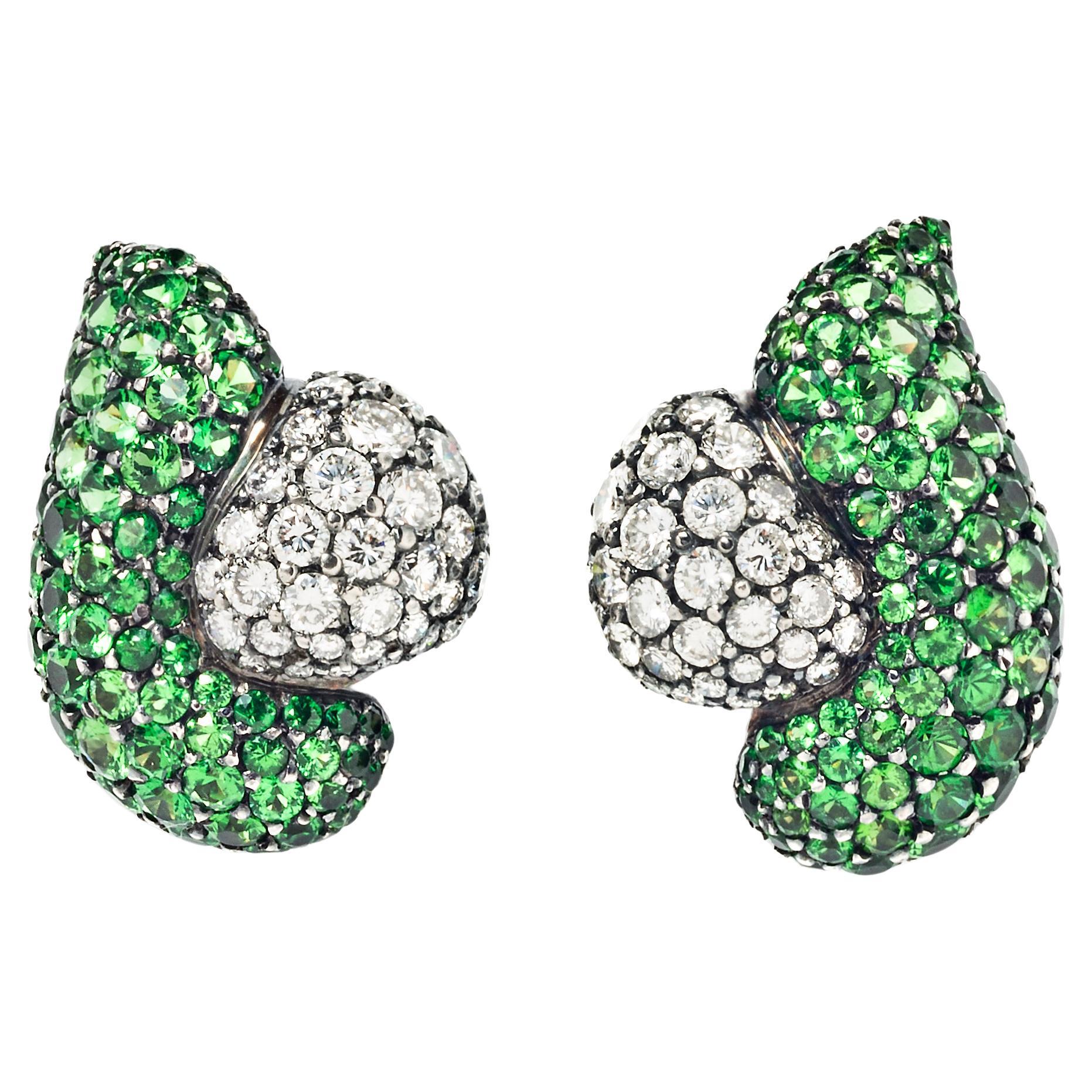 Fermagli per orecchie con tsavorite e diamanti