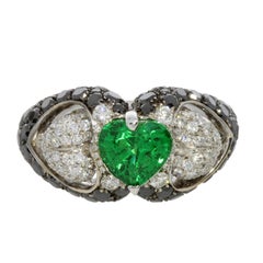 Tsavorite and Diamond Heart Ring 18 Karat Gold Collection by Niquesa
