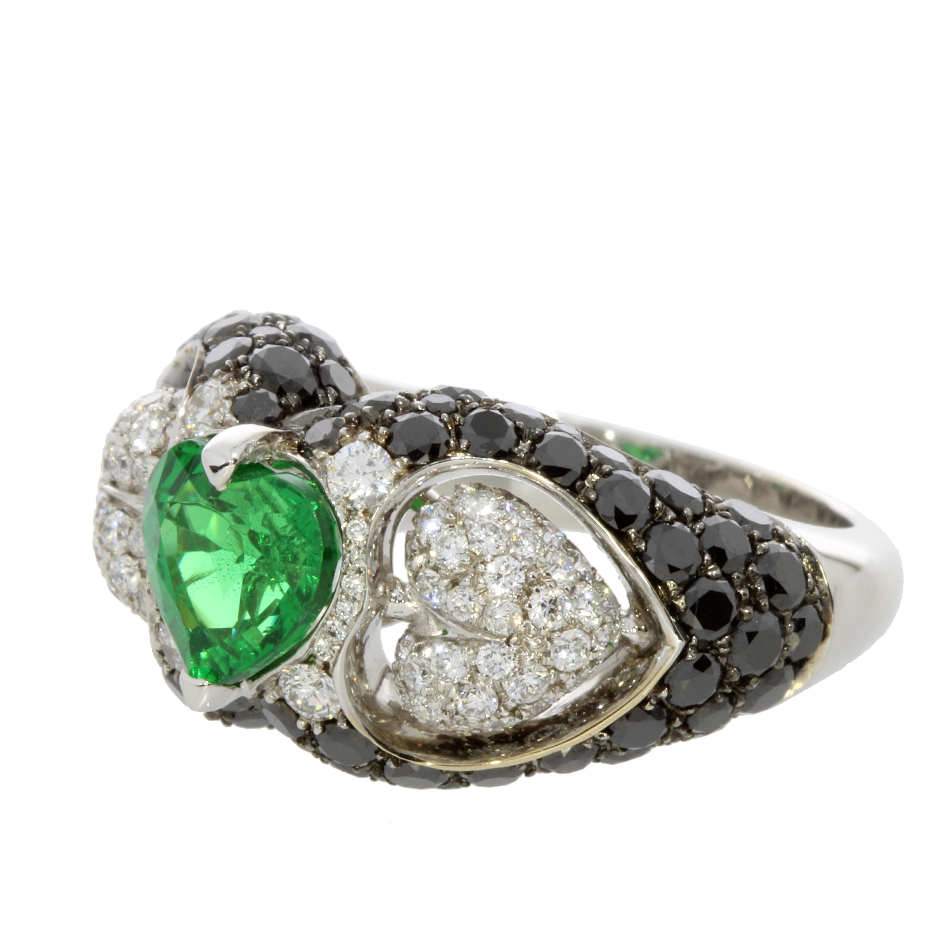 Contemporary Tsavorite and Diamond Heart Ring 18 Karat Gold Collection by Niquesa For Sale